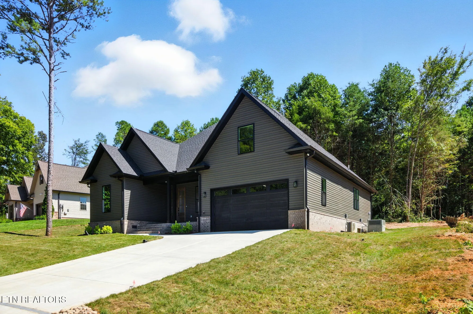 Property Slideshow image 3 of 38 | 121 inagehi way, Loudon, TN, 37774