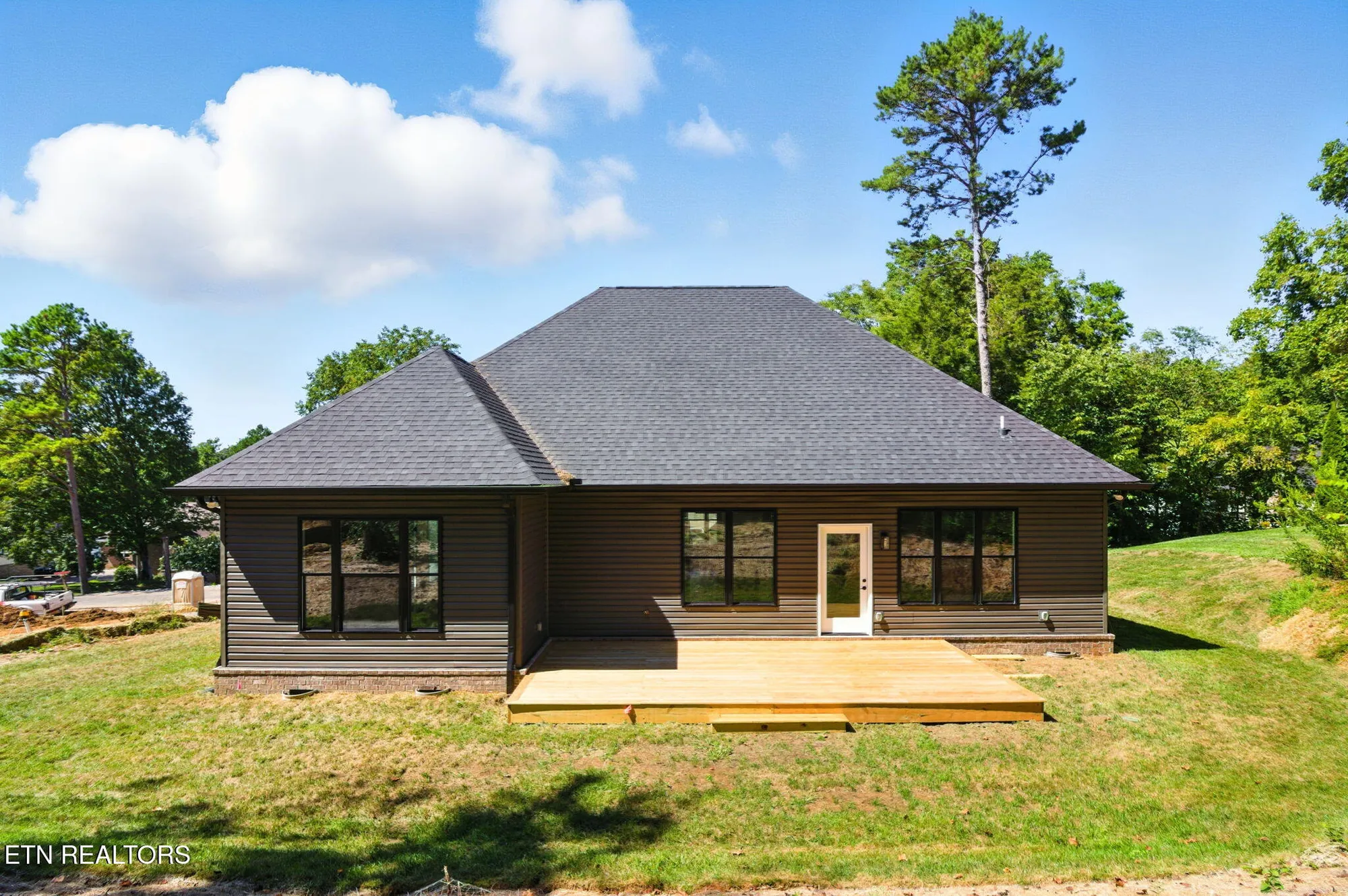 Property Slideshow image 4 of 38 | 121 inagehi way, Loudon, TN, 37774