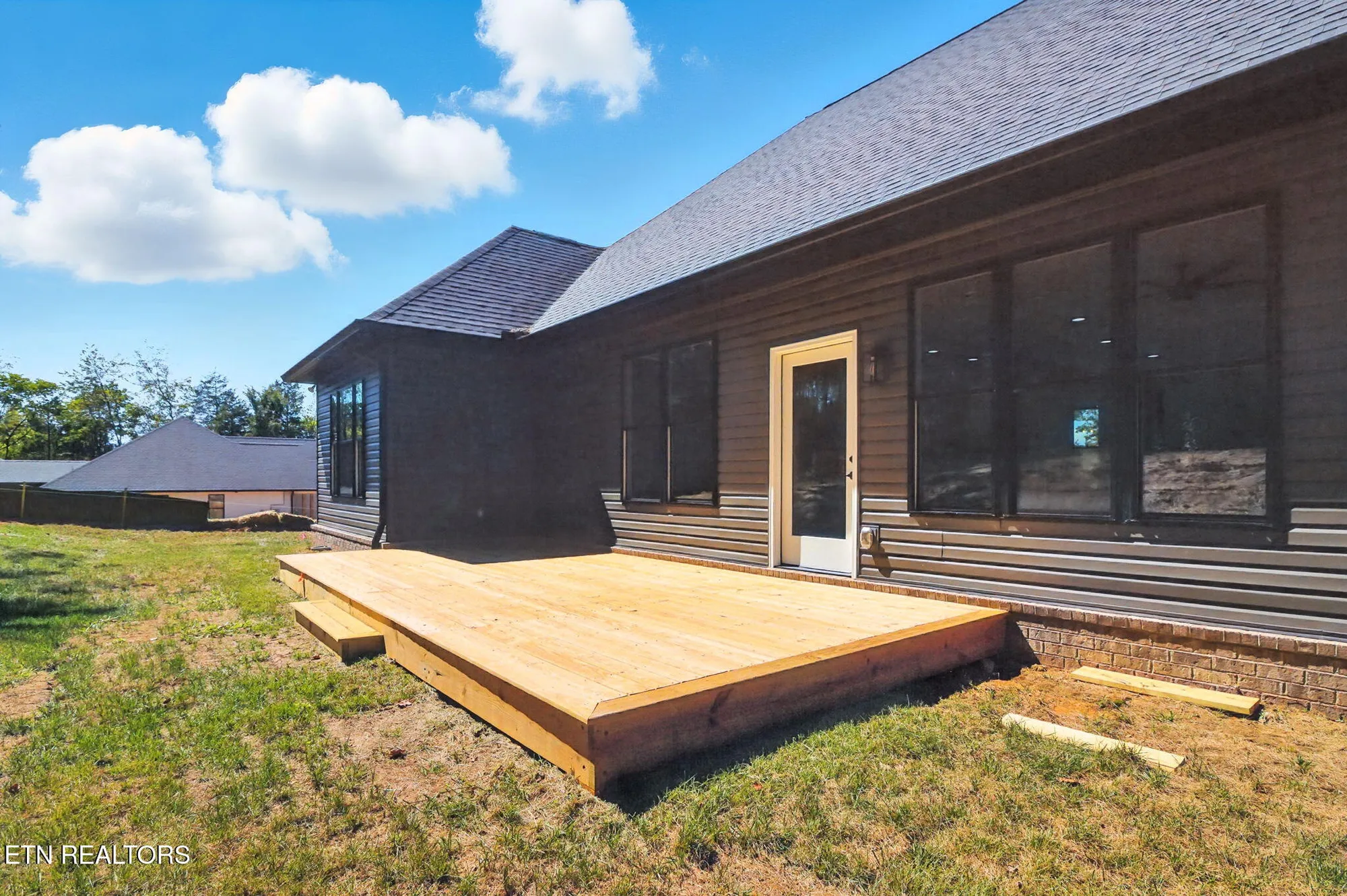 Property Slideshow image 5 of 38 | 121 inagehi way, Loudon, TN, 37774