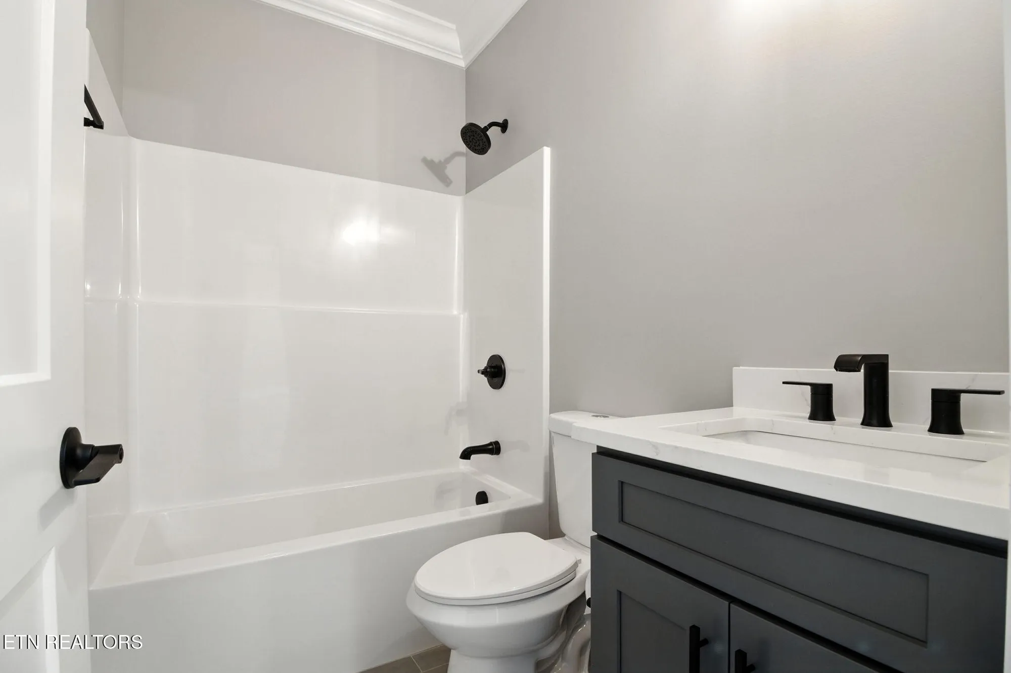 Property Slideshow image 10 of 38 | 121 inagehi way, Loudon, TN, 37774