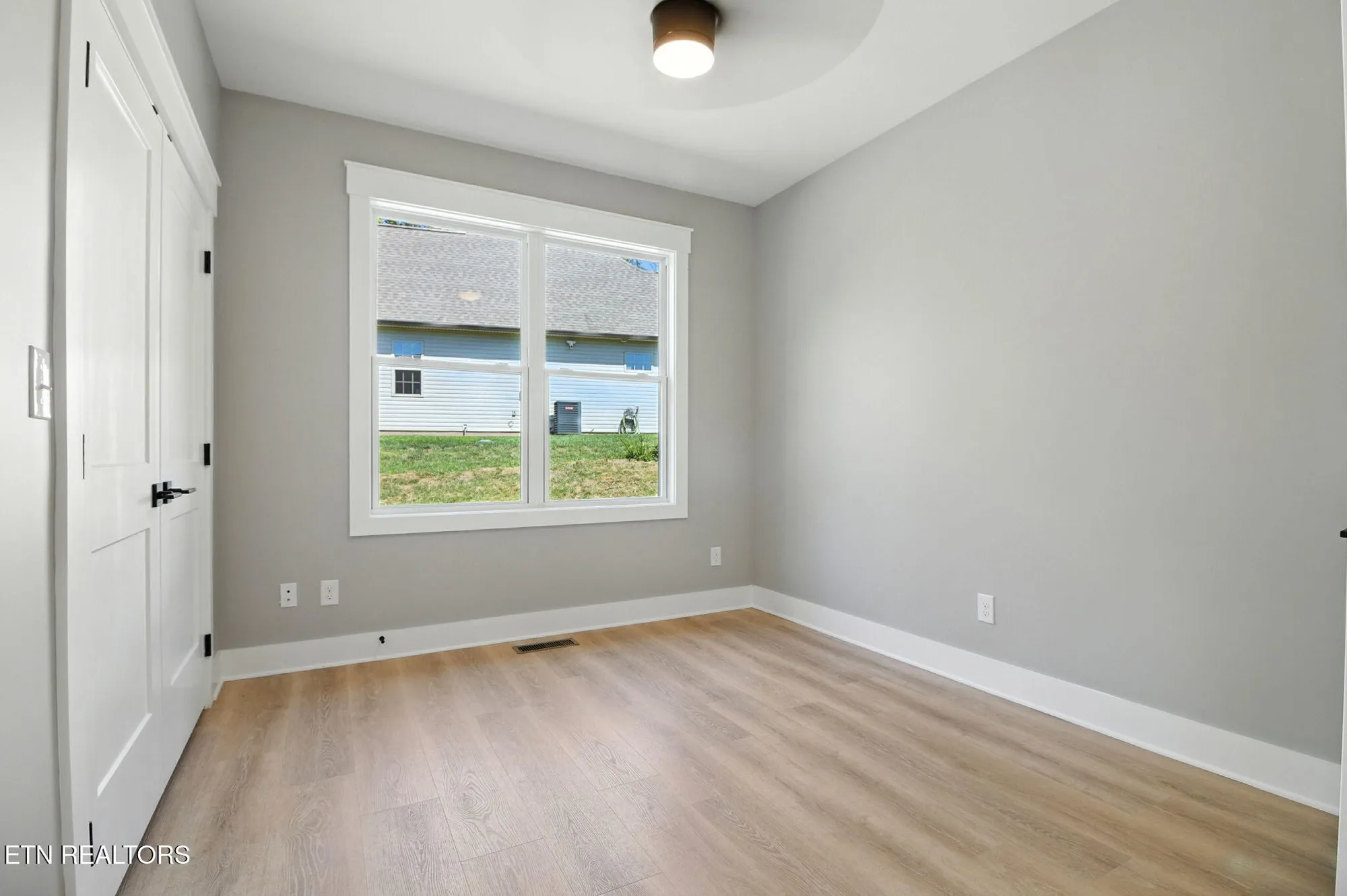 Property Slideshow image 12 of 38 | 121 inagehi way, Loudon, TN, 37774