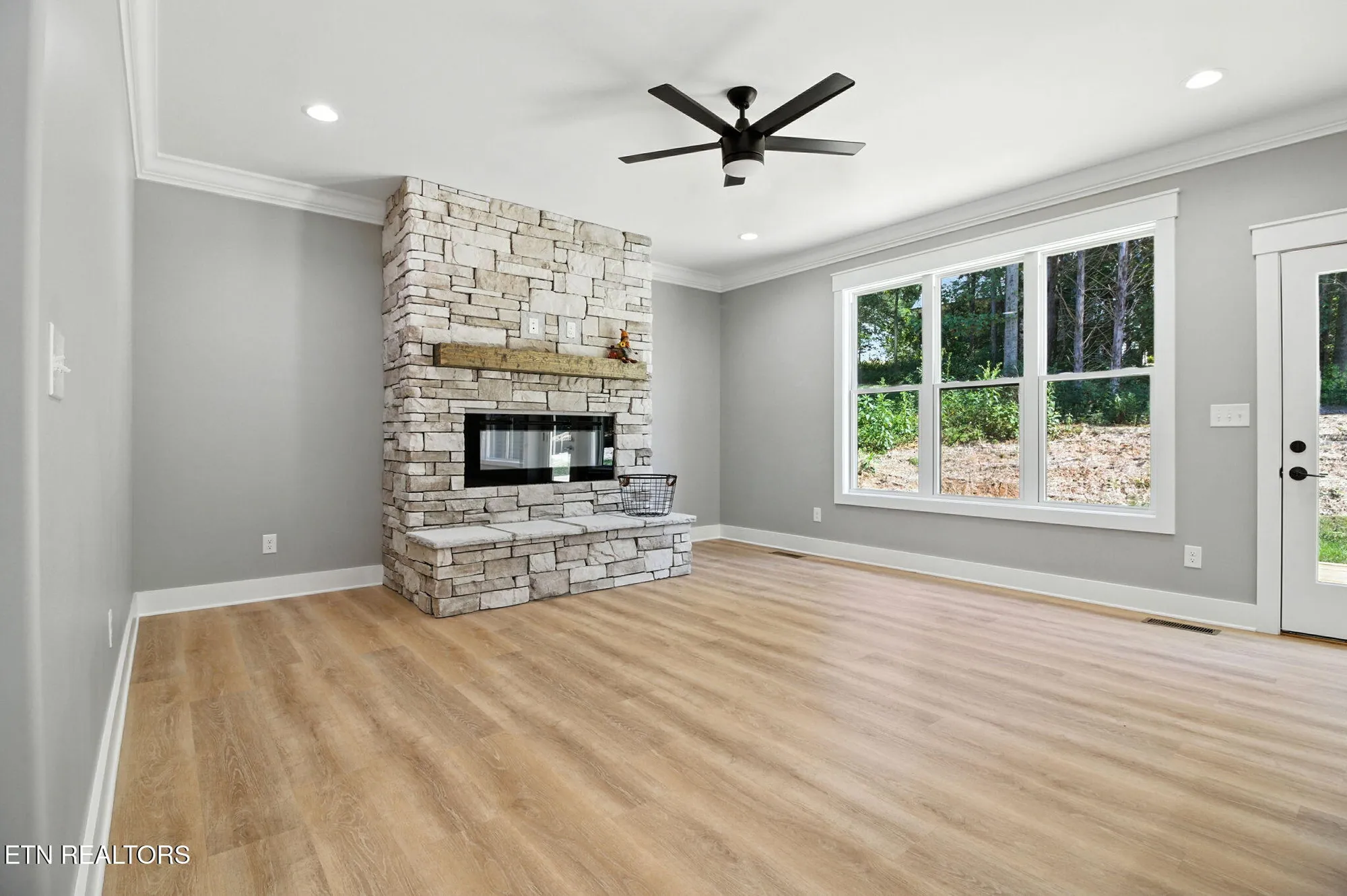 Property Slideshow image 13 of 38 | 121 inagehi way, Loudon, TN, 37774