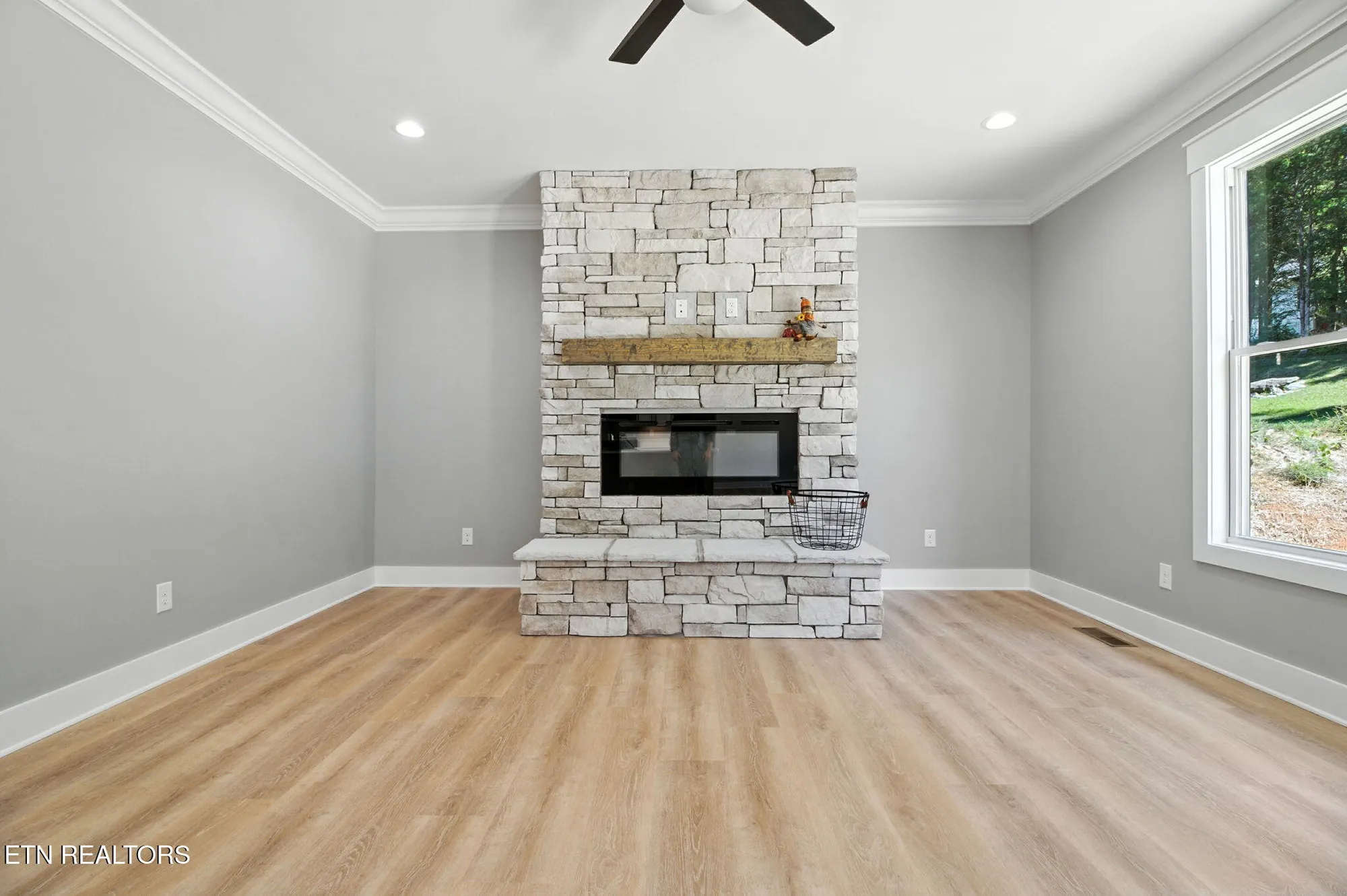 Property Slideshow image 14 of 38 | 121 inagehi way, Loudon, TN, 37774