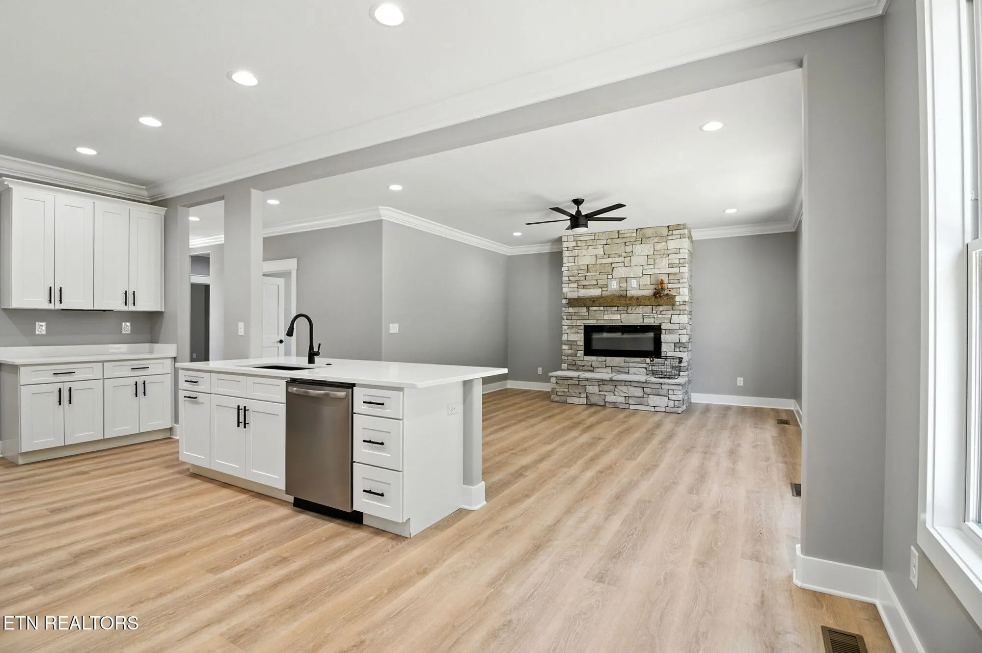 Property Slideshow image 20 of 38 | 121 inagehi way, Loudon, TN, 37774