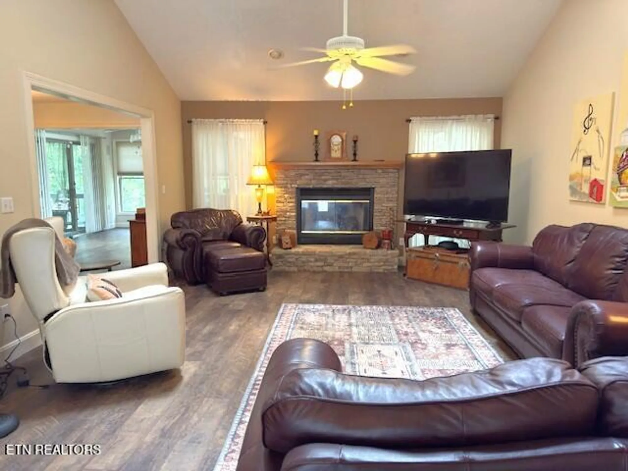 Property Slideshow image 3 of 38 | 21 rolling green ct, Crossville, TN, 38558