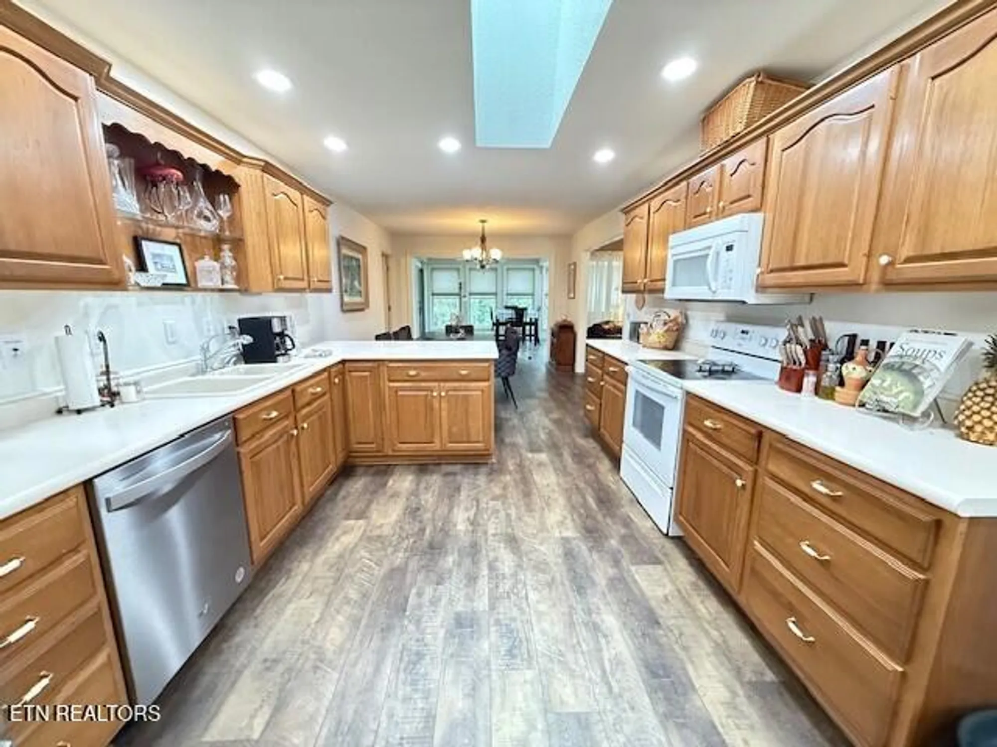 Property Slideshow image 6 of 38 | 21 rolling green ct, Crossville, TN, 38558