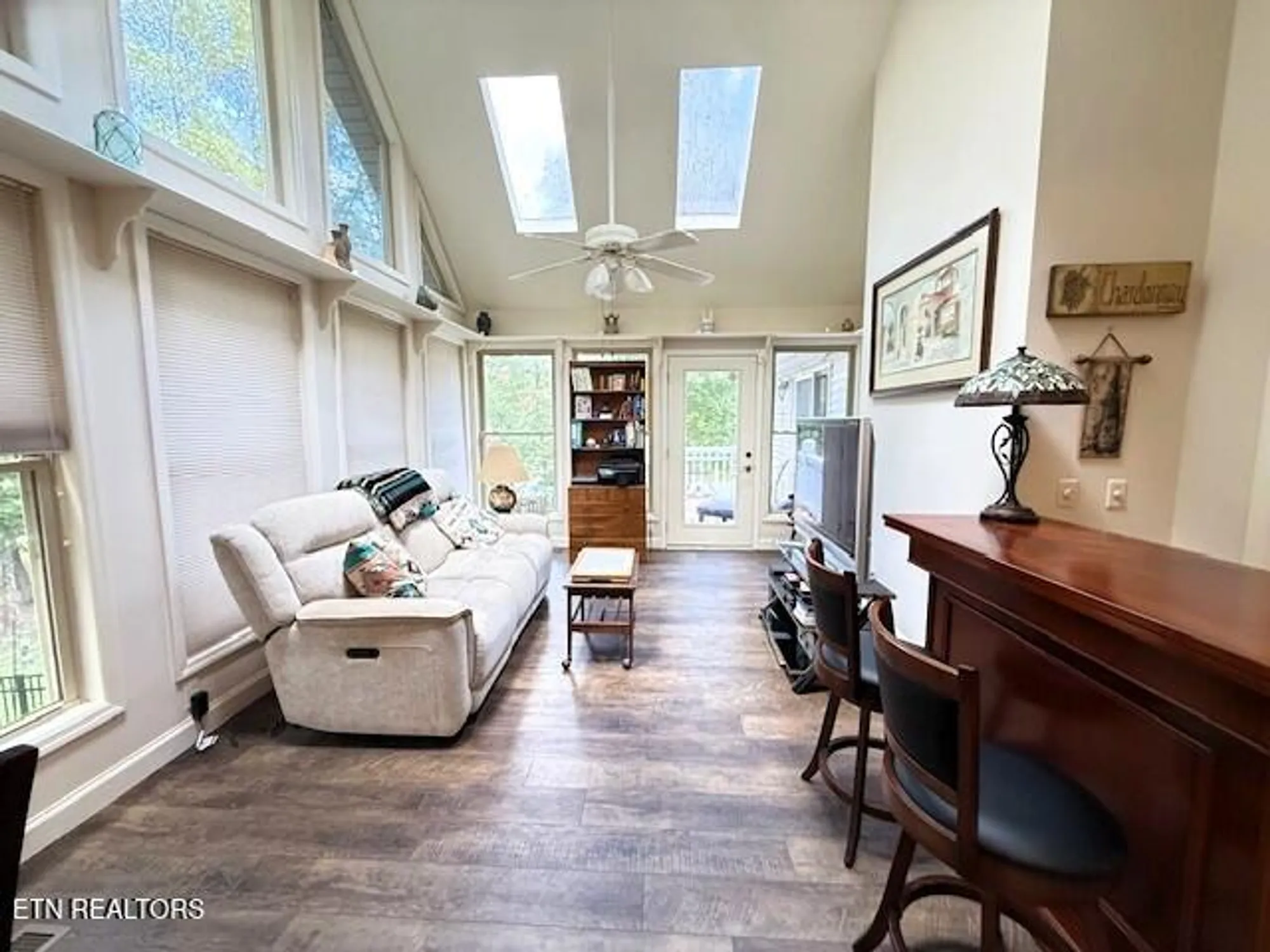 Property Slideshow image 12 of 38 | 21 rolling green ct, Crossville, TN, 38558