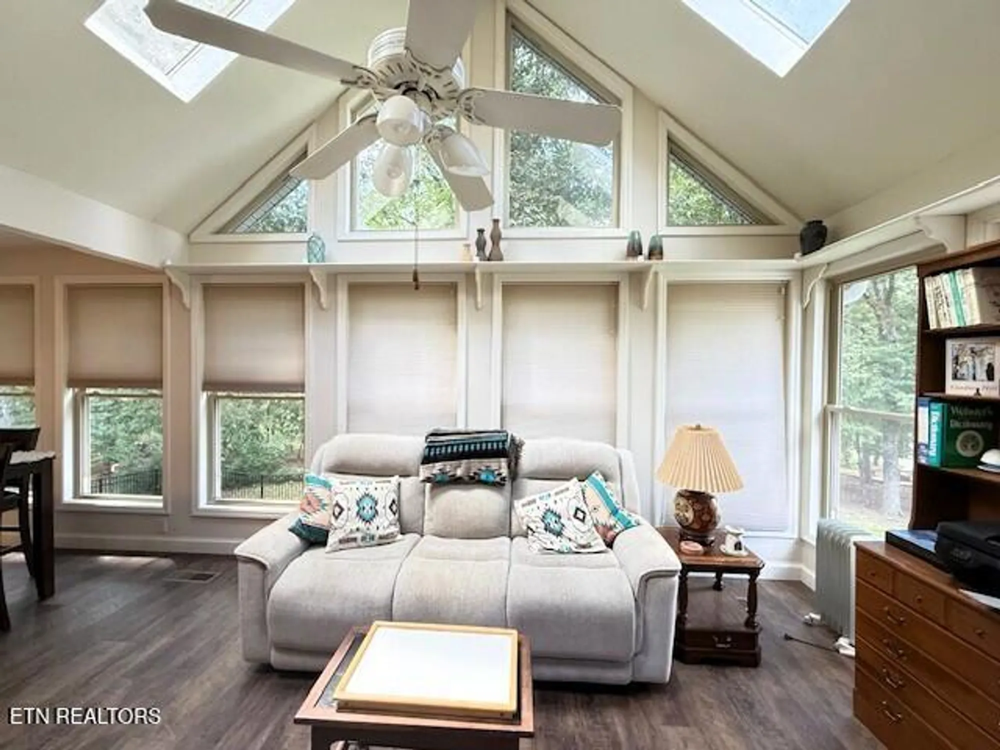 Property Slideshow image 14 of 38 | 21 rolling green ct, Crossville, TN, 38558