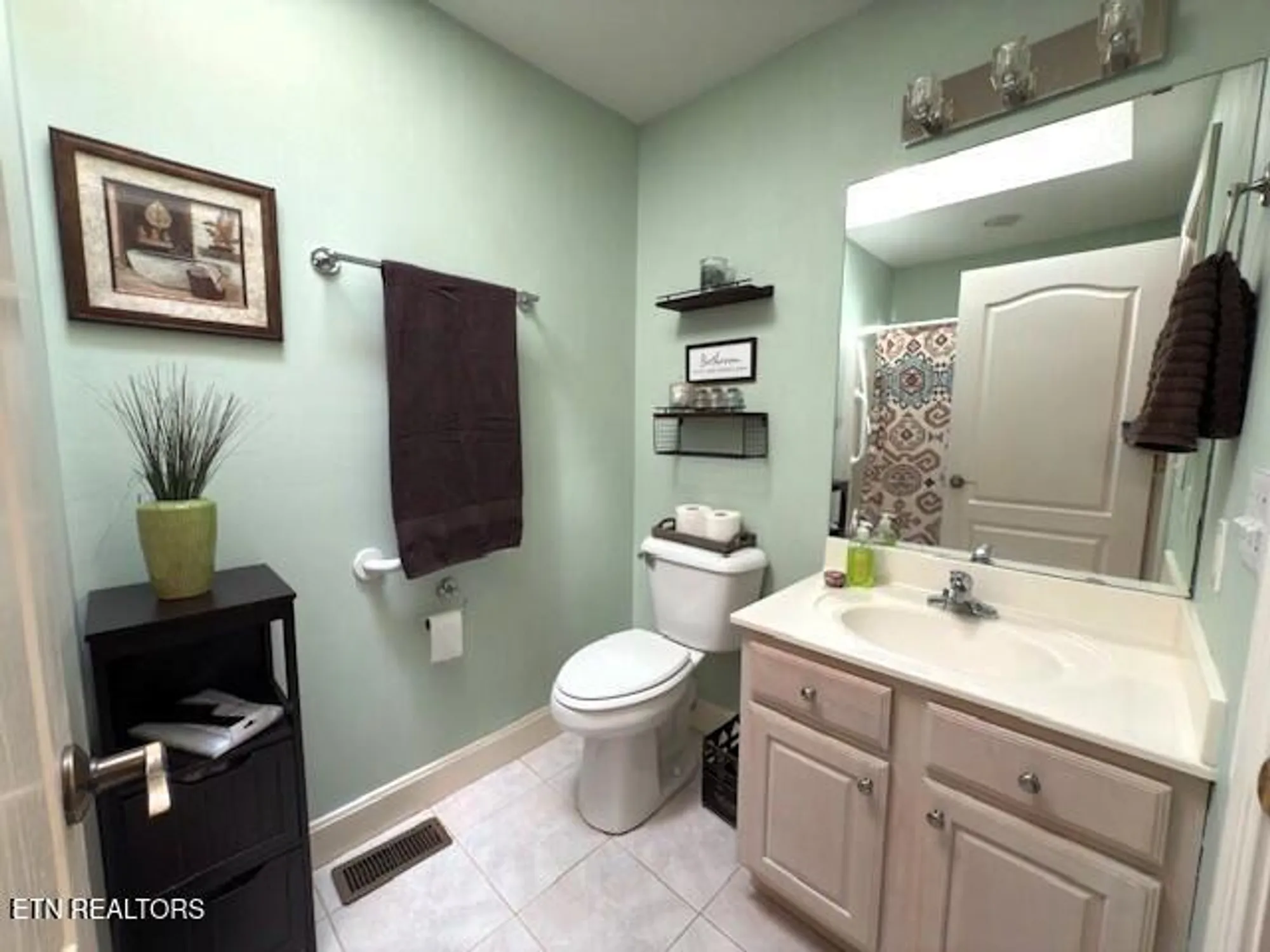 Property Slideshow image 18 of 38 | 21 rolling green ct, Crossville, TN, 38558
