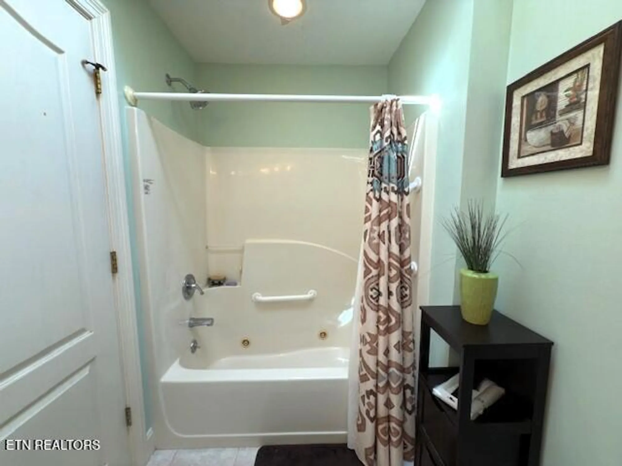 Property Slideshow image 19 of 38 | 21 rolling green ct, Crossville, TN, 38558