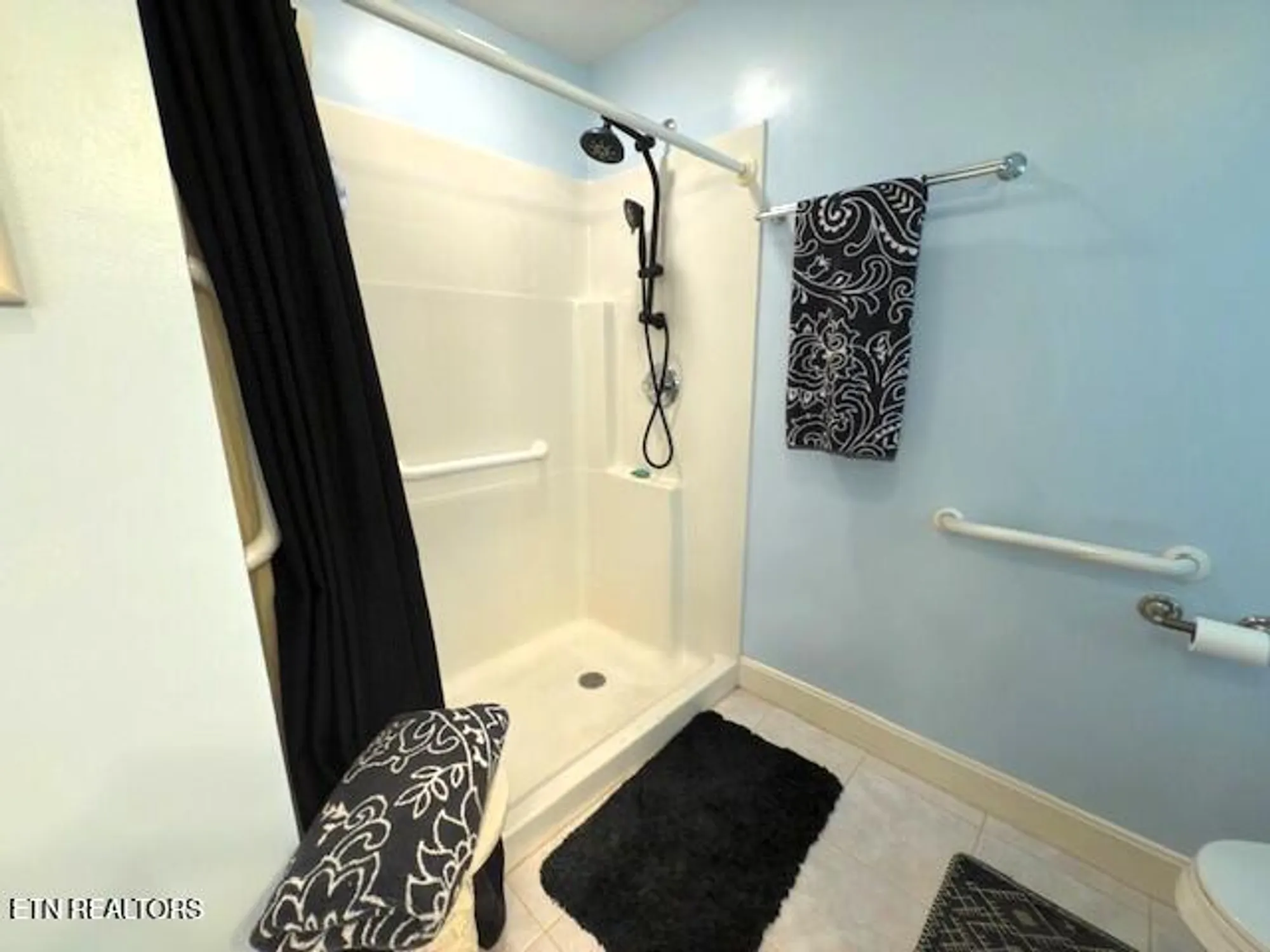 Property Slideshow image 27 of 38 | 21 rolling green ct, Crossville, TN, 38558