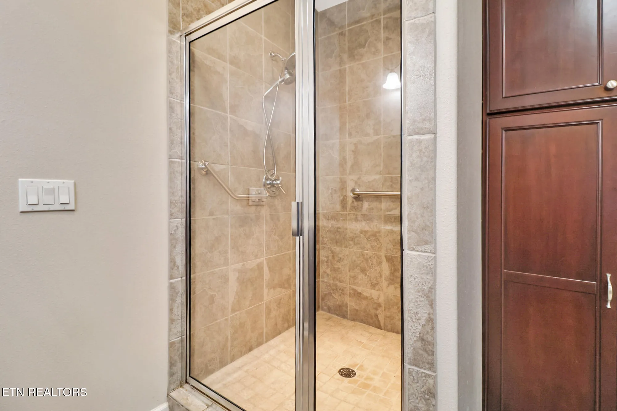 Property Slideshow image 28 of 53 | 123 lafayette pt apt 1, Crossville, TN, 38558