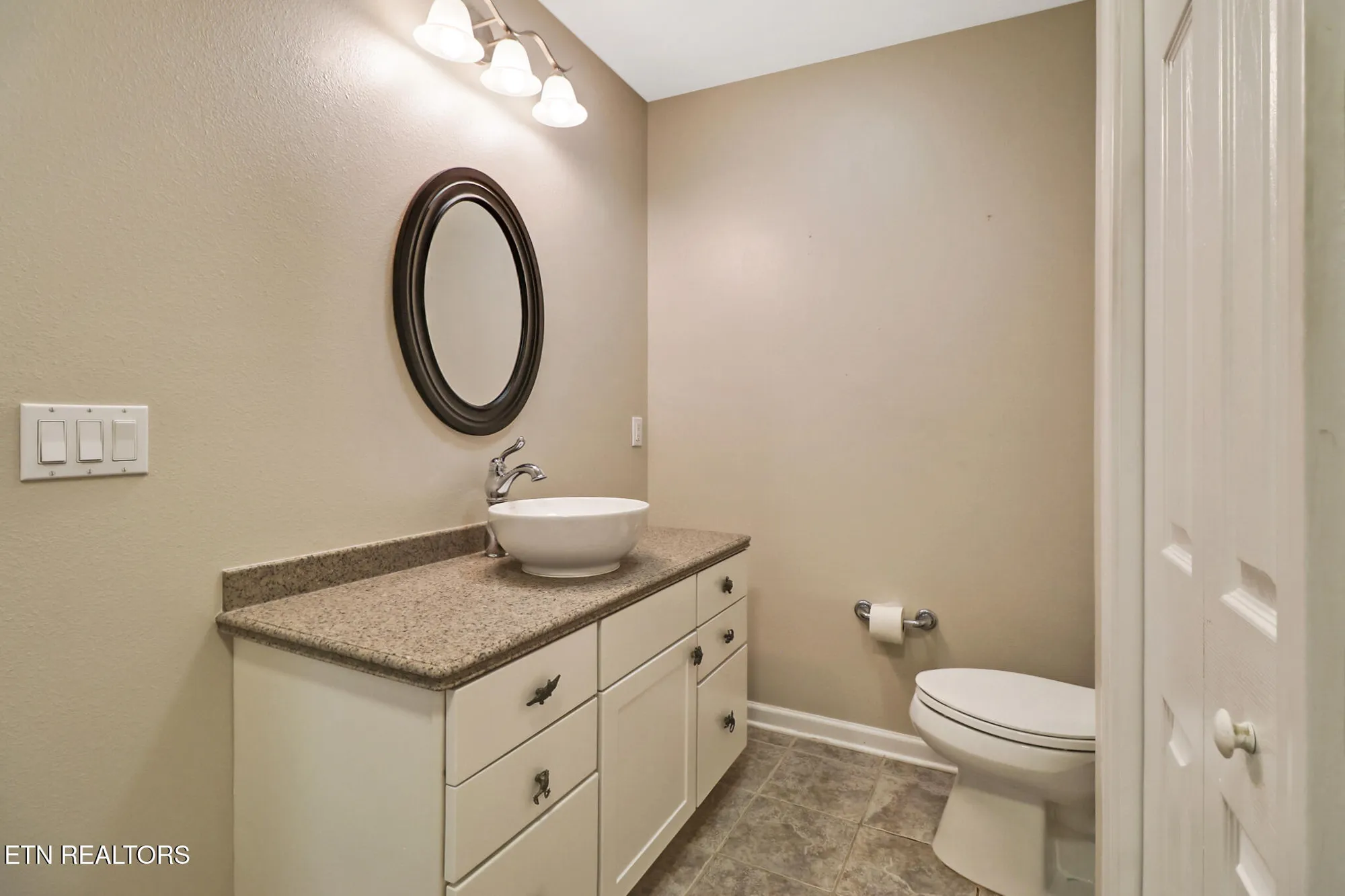 Property Slideshow image 31 of 53 | 123 lafayette pt apt 1, Crossville, TN, 38558