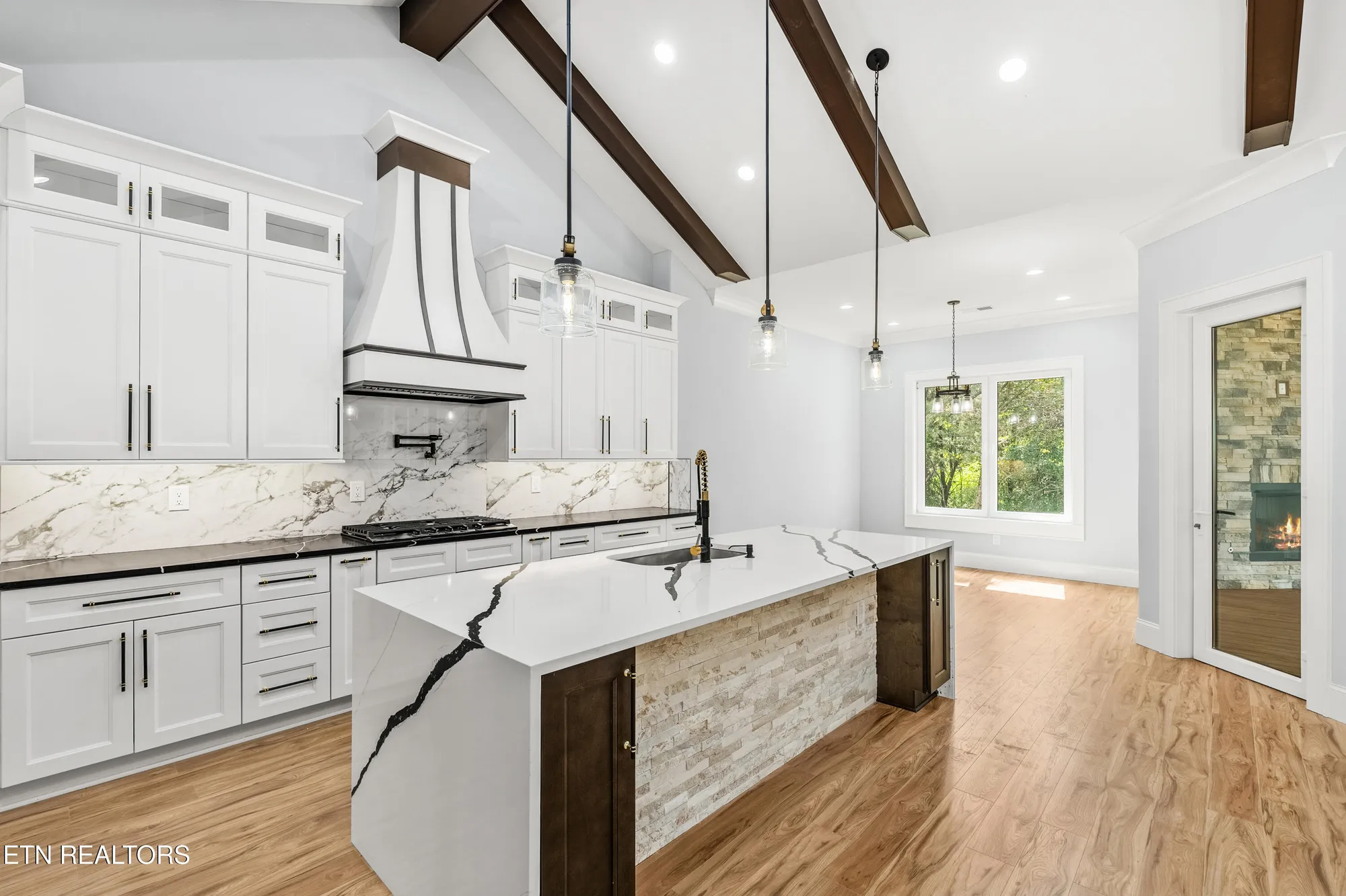 Property Slideshow image 14 of 52 | 222 yona way, Loudon, TN, 37774