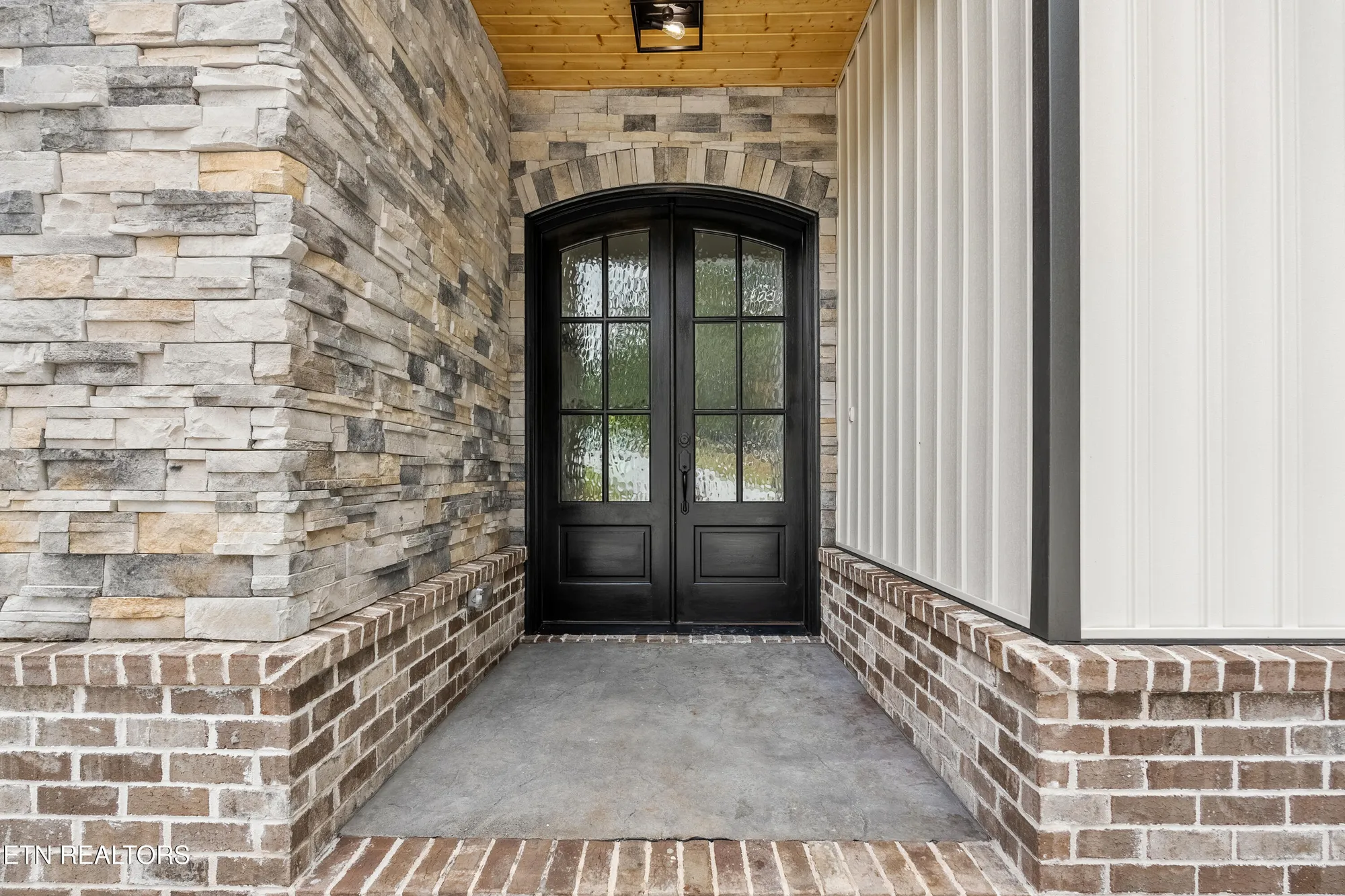 Property Slideshow image 3 of 52 | 222 yona way, Loudon, TN, 37774