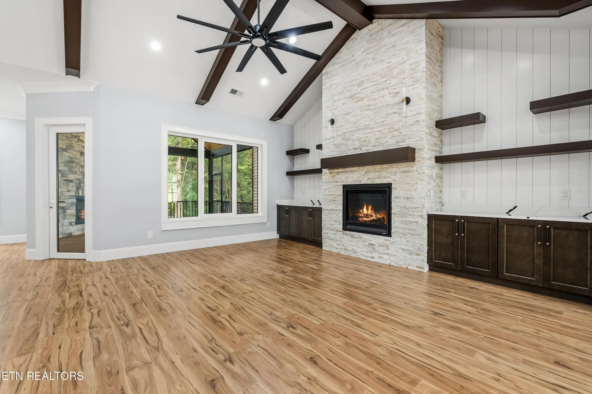 Property Slideshow image 11 of 52 | 222 yona way, Loudon, TN, 37774
