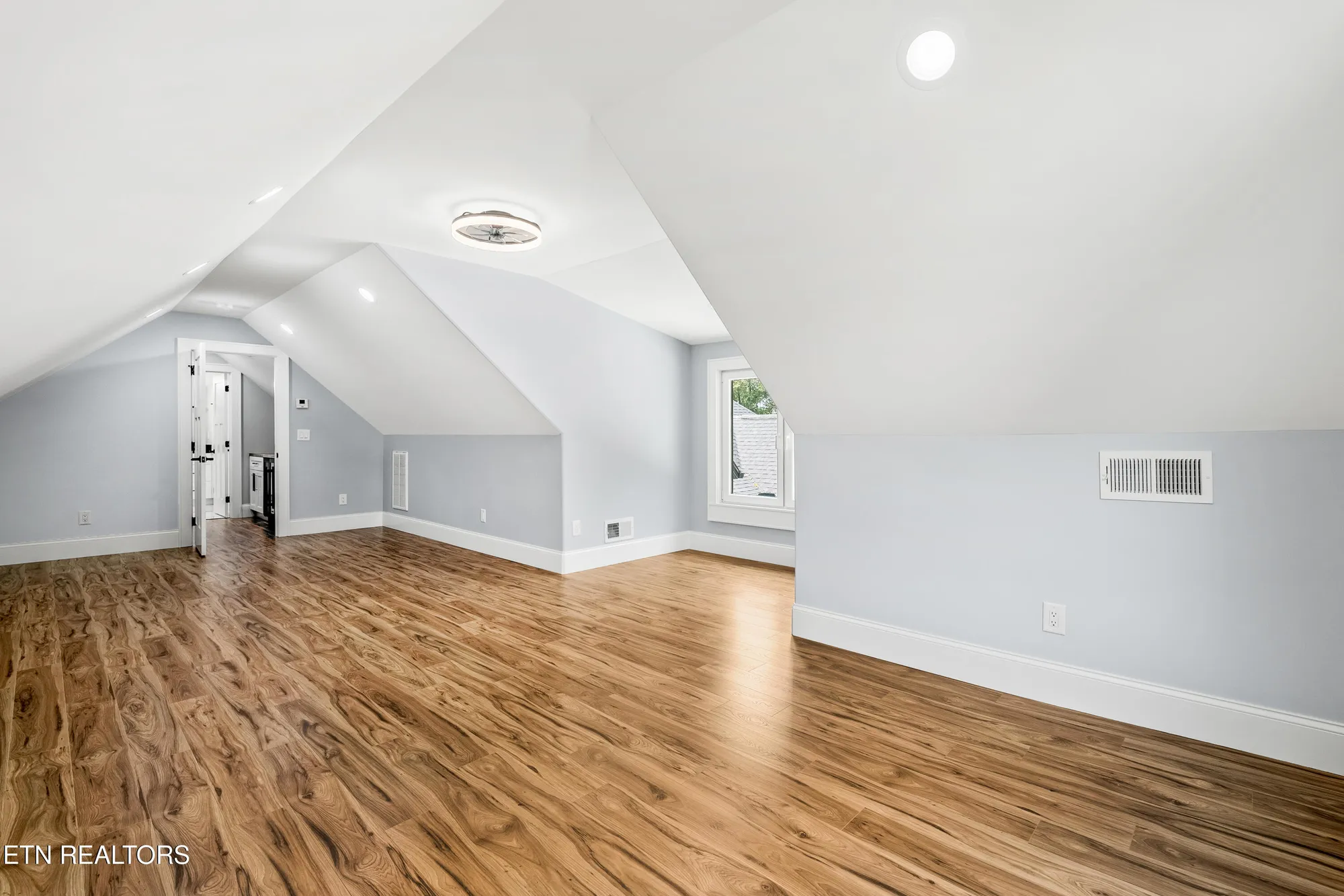 Property Slideshow image 39 of 52 | 222 yona way, Loudon, TN, 37774