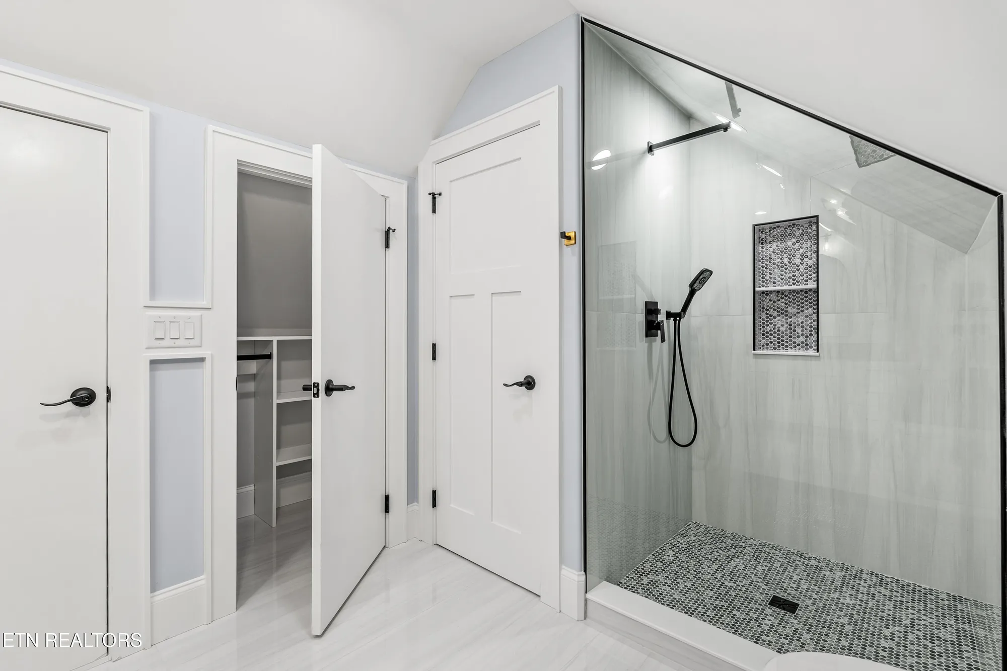 Property Slideshow image 42 of 52 | 222 yona way, Loudon, TN, 37774