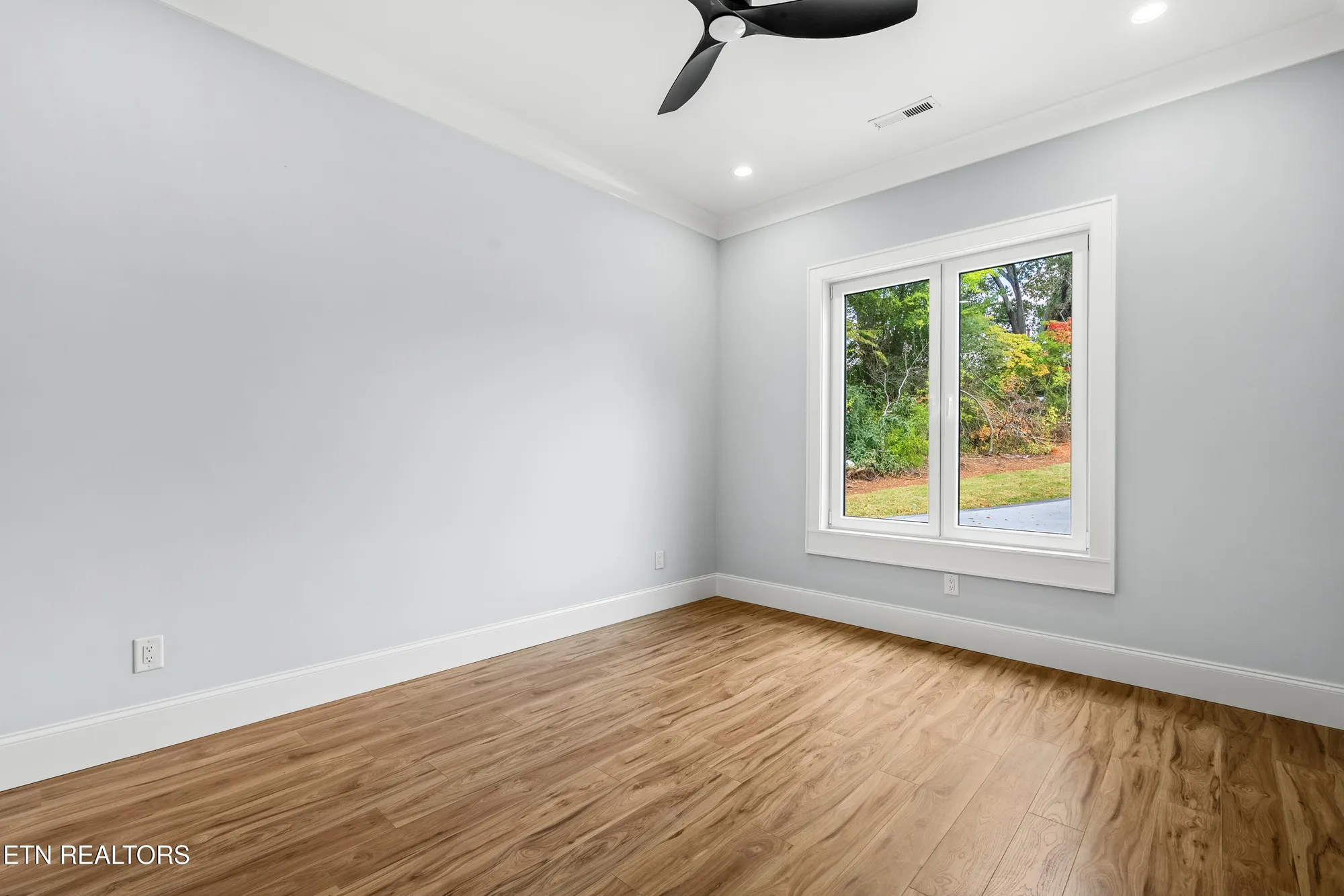Property Slideshow image 22 of 52 | 222 yona way, Loudon, TN, 37774