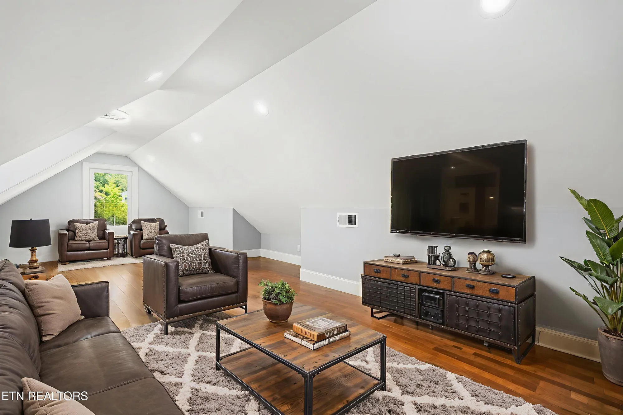 Property Slideshow image 37 of 52 | 222 yona way, Loudon, TN, 37774