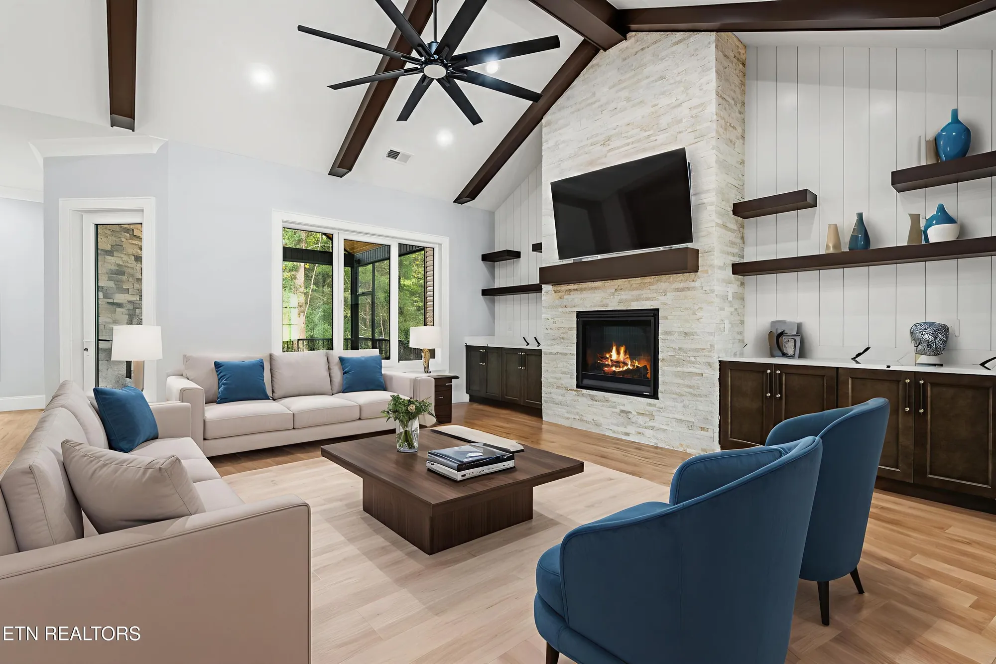 Property Slideshow image 10 of 52 | 222 yona way, Loudon, TN, 37774