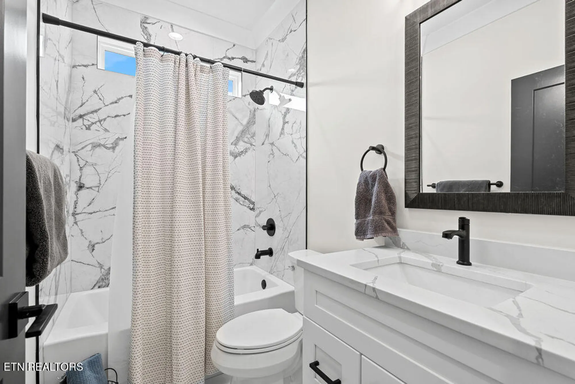 Property Slideshow image 28 of 44 | 213 nuhya trce, Loudon, TN, 37774