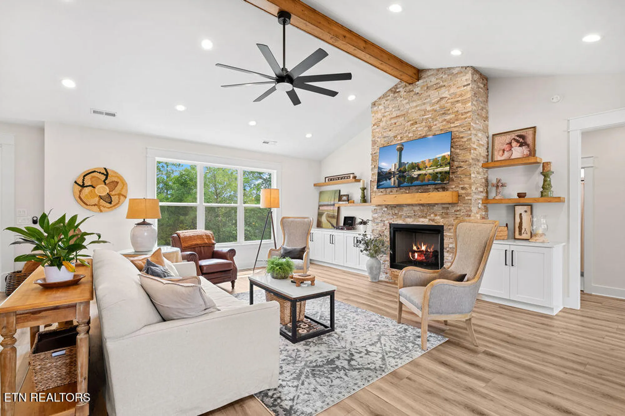 Property Slideshow image 9 of 44 | 213 nuhya trce, Loudon, TN, 37774