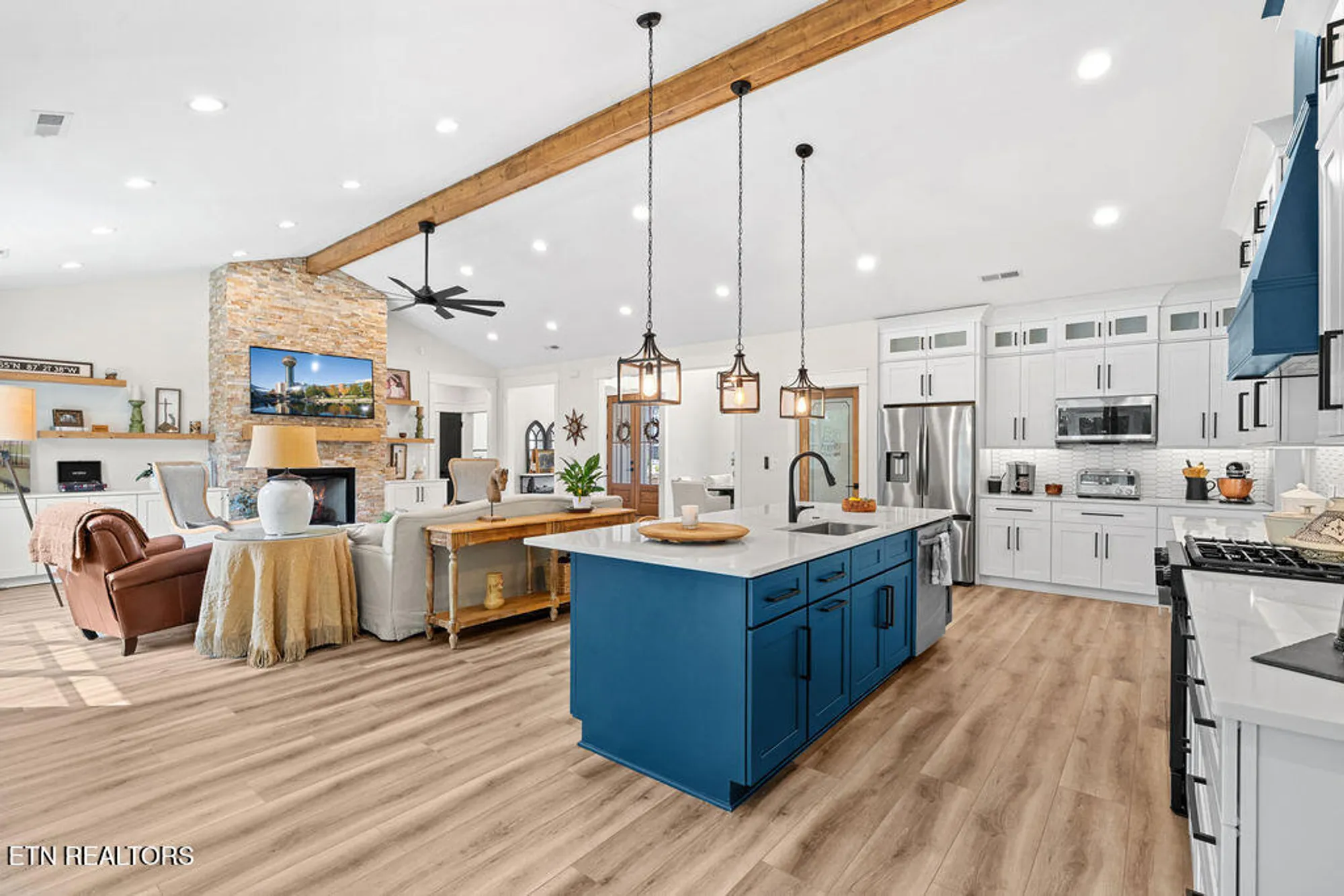 Property Slideshow image 10 of 44 | 213 nuhya trce, Loudon, TN, 37774