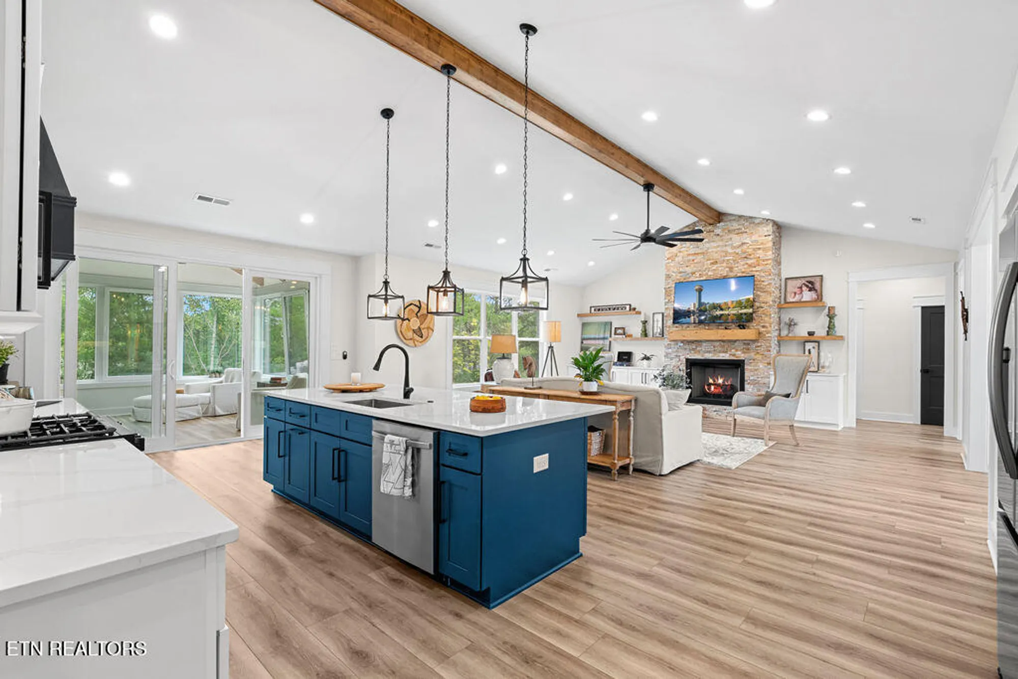 Property Slideshow image 16 of 44 | 213 nuhya trce, Loudon, TN, 37774