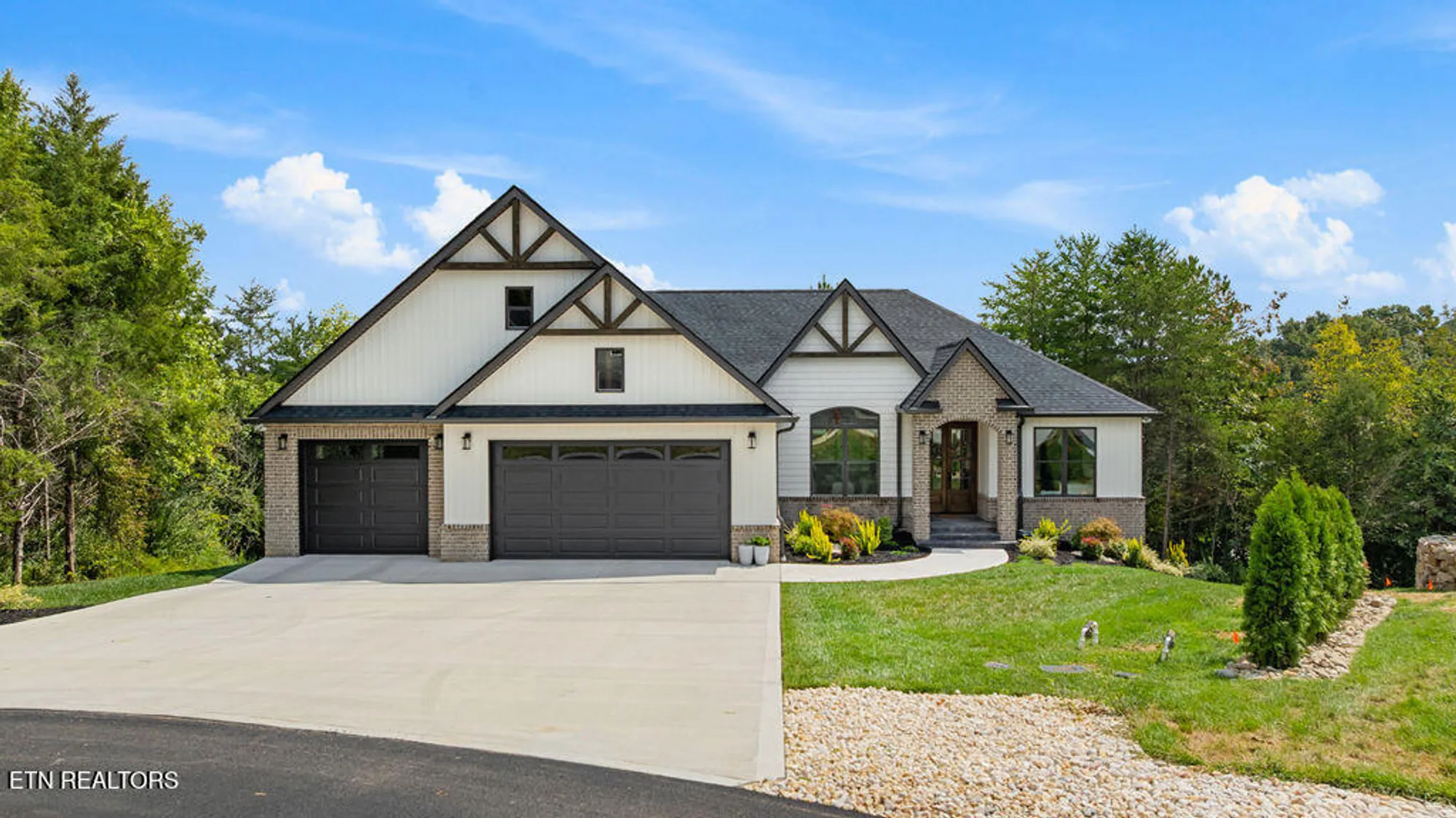 Property Slideshow image 1 of 44 | 213 nuhya trce, Loudon, TN, 37774