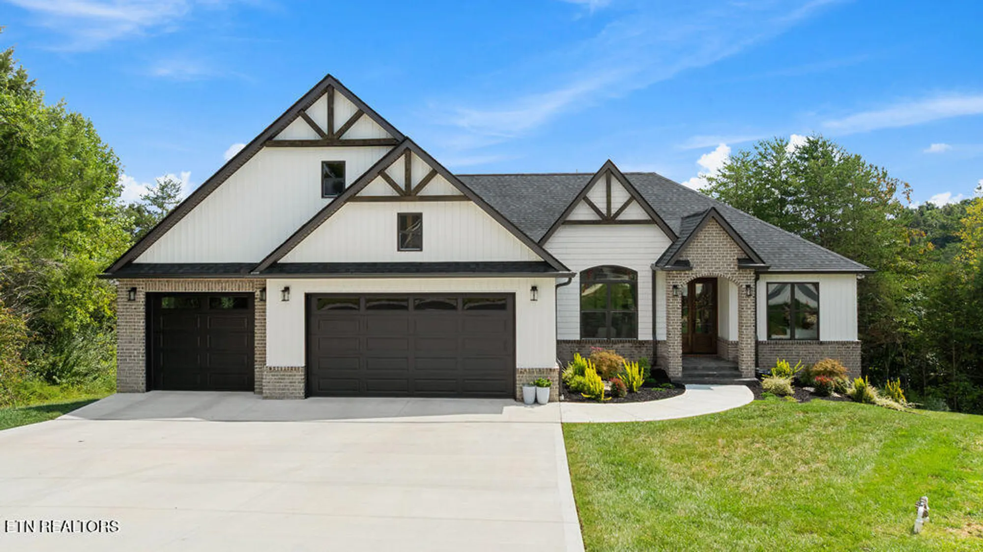 Property Slideshow image 2 of 44 | 213 nuhya trce, Loudon, TN, 37774