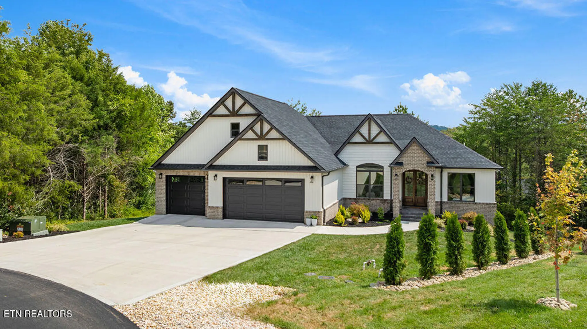 Property Slideshow image 3 of 44 | 213 nuhya trce, Loudon, TN, 37774