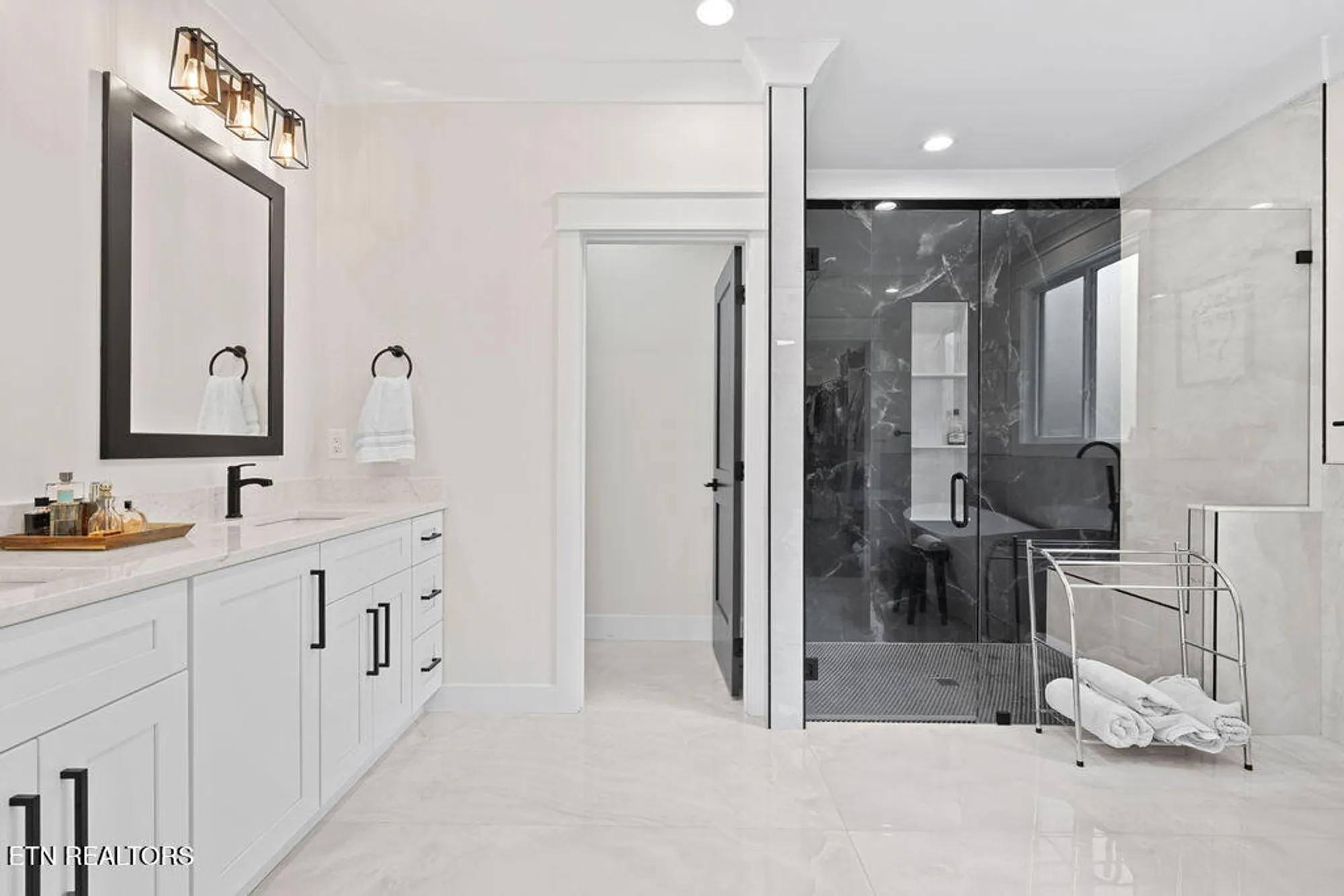 Property Slideshow image 25 of 44 | 213 nuhya trce, Loudon, TN, 37774