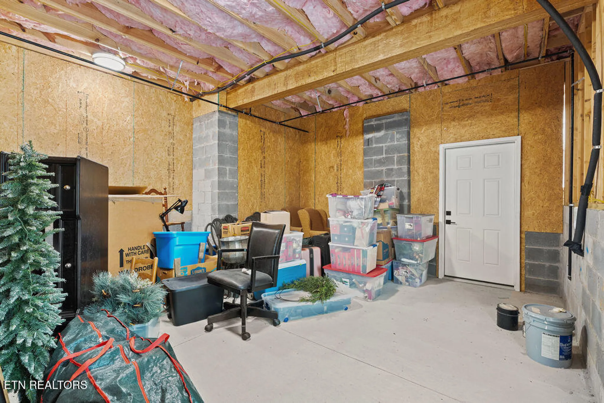 Property Slideshow image 34 of 44 | 213 nuhya trce, Loudon, TN, 37774