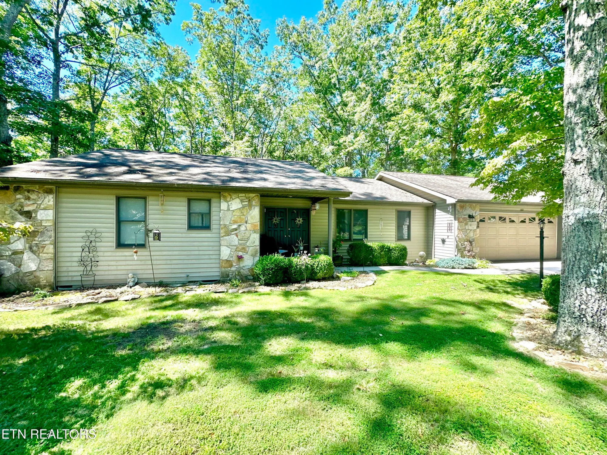 Property Slideshow image 1 of 46 | 122 glenwood dr, Crossville, TN, 38558