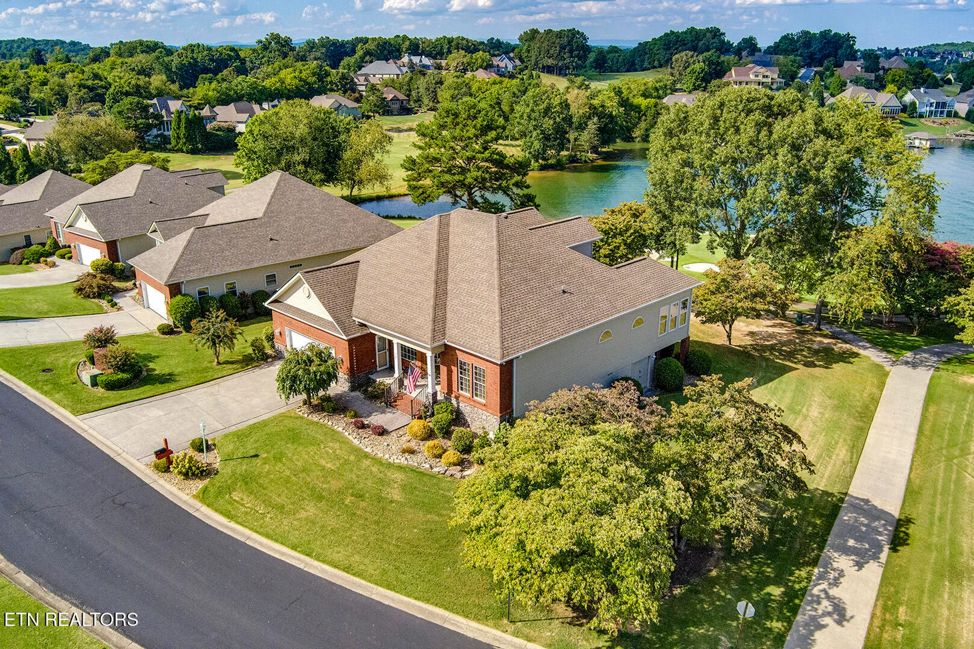 Property Slideshow image 3 of 62 | 117 canaly ln, Loudon, TN, 37774