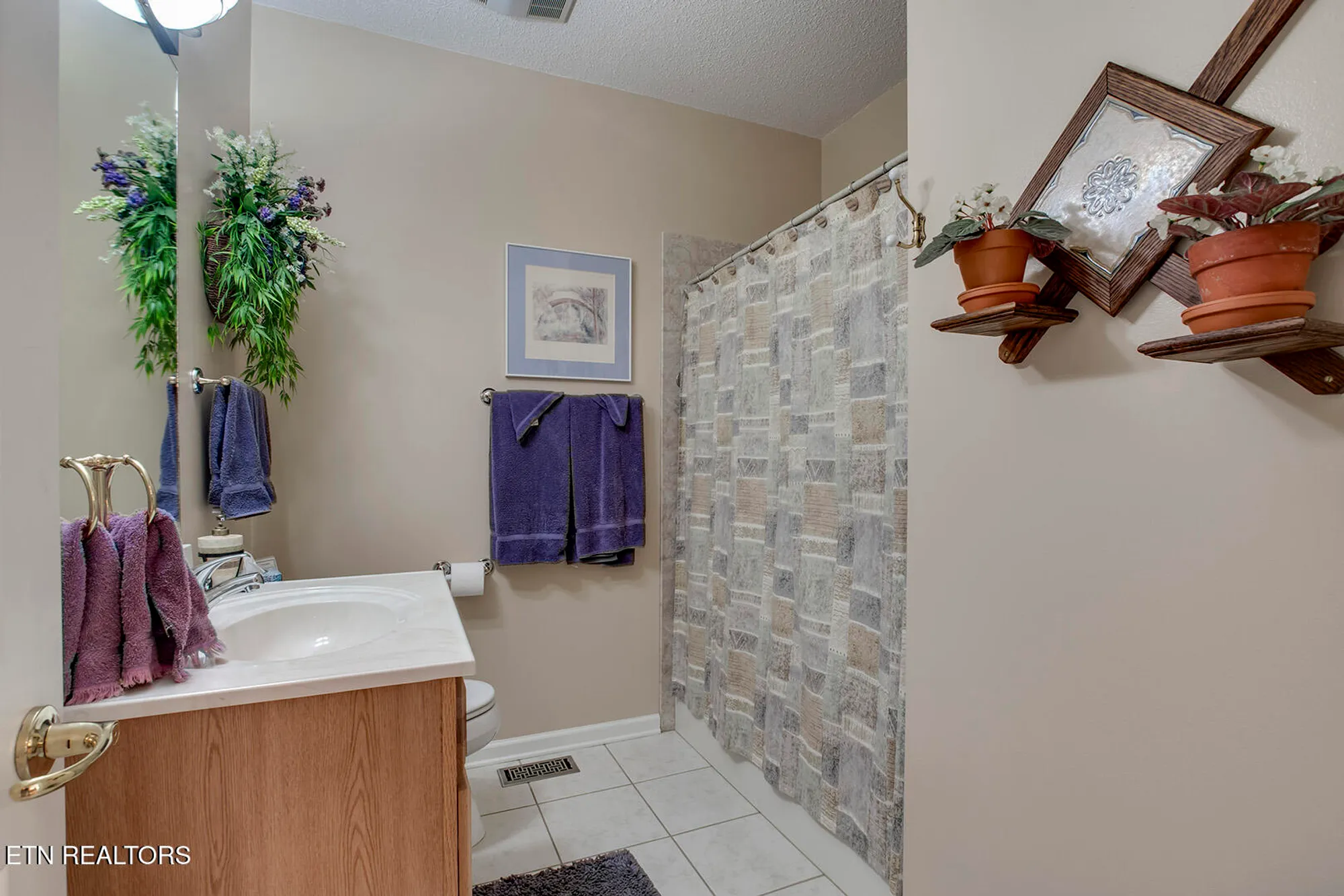 Property Slideshow image 25 of 62 | 117 canaly ln, Loudon, TN, 37774