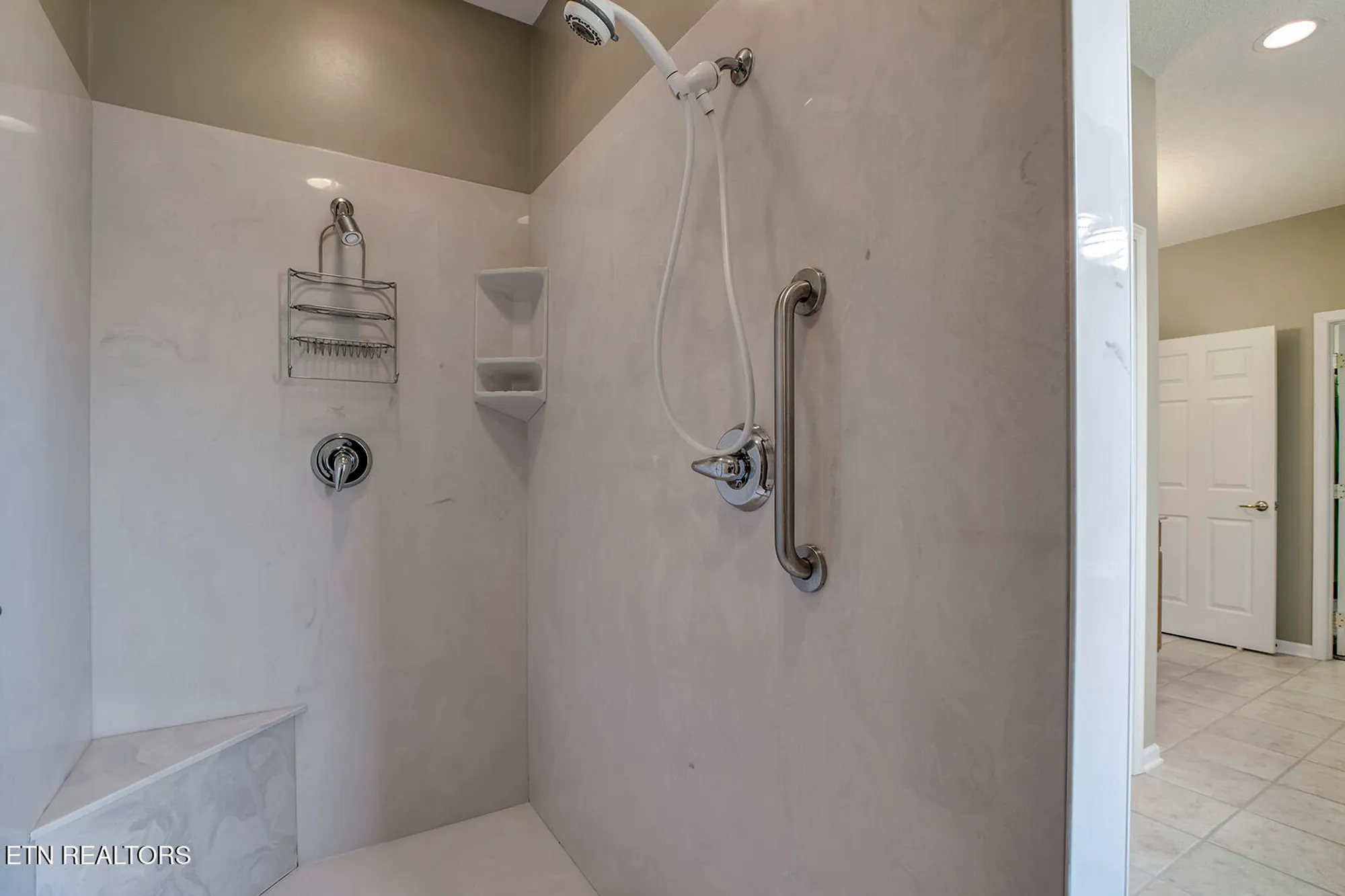 Property Slideshow image 33 of 62 | 117 canaly ln, Loudon, TN, 37774