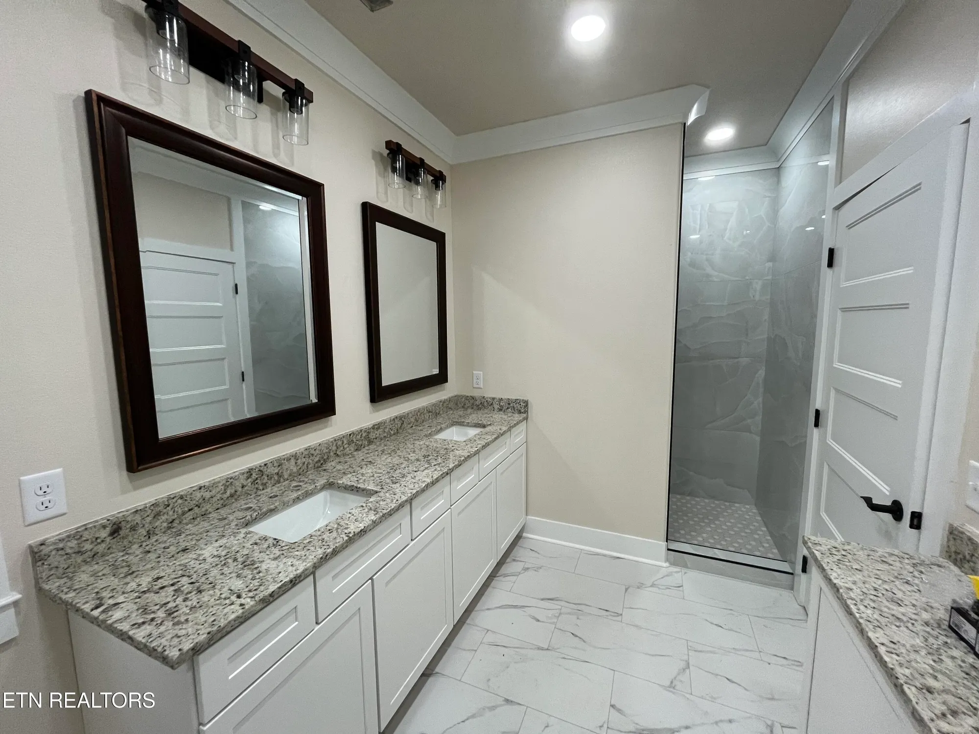 Property Slideshow image 19 of 24 | 414 beachwood dr, Crossville, TN, 38558