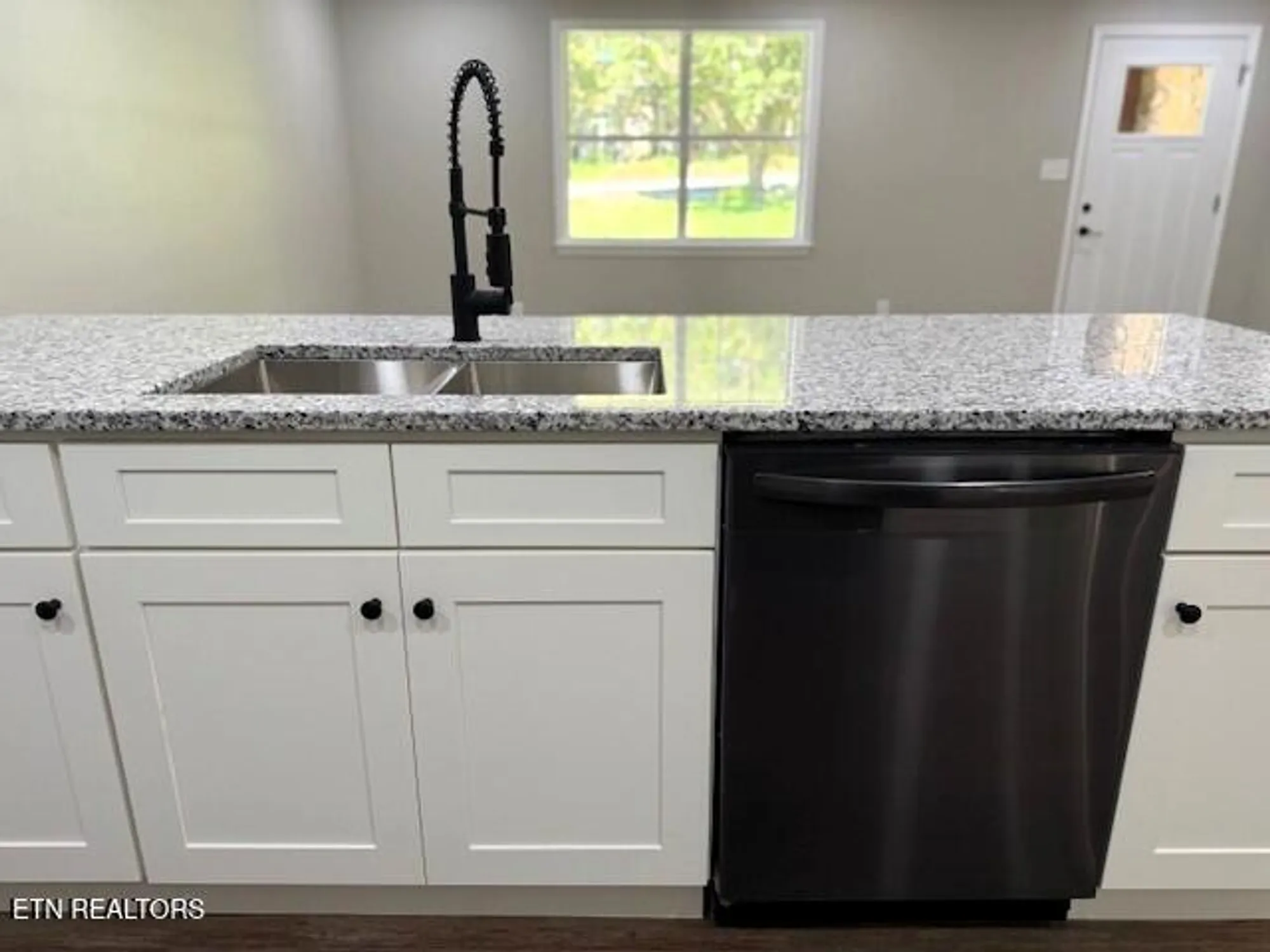 Property Slideshow image 8 of 31 | 506 snead dr, Crossville, TN, 38558