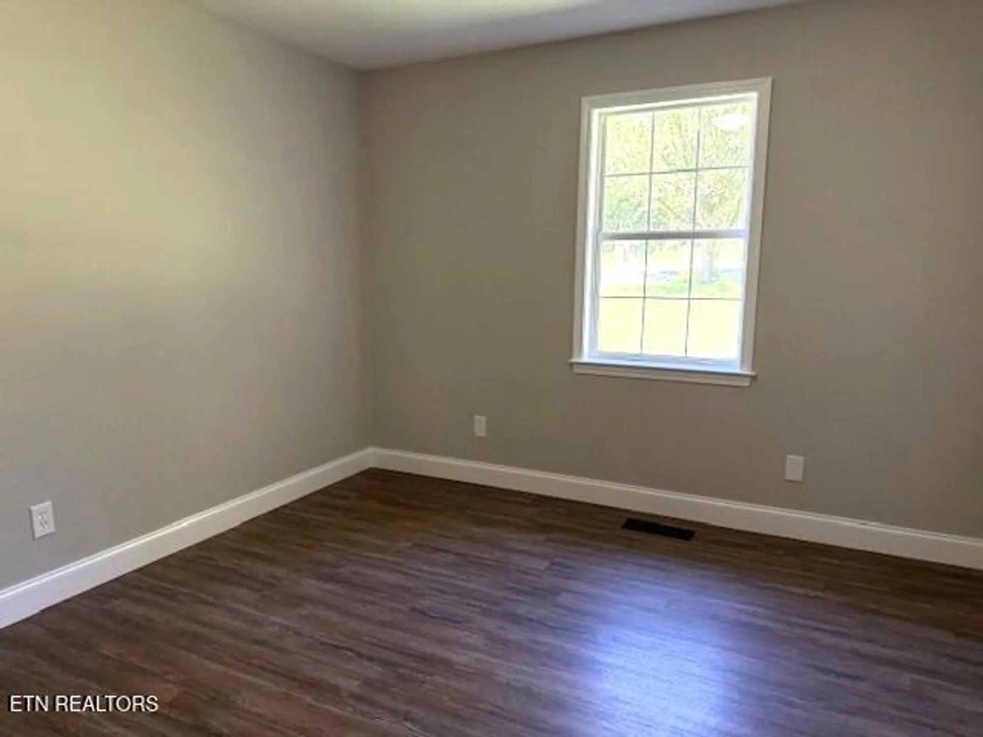 Property Slideshow image 16 of 31 | 506 snead dr, Crossville, TN, 38558