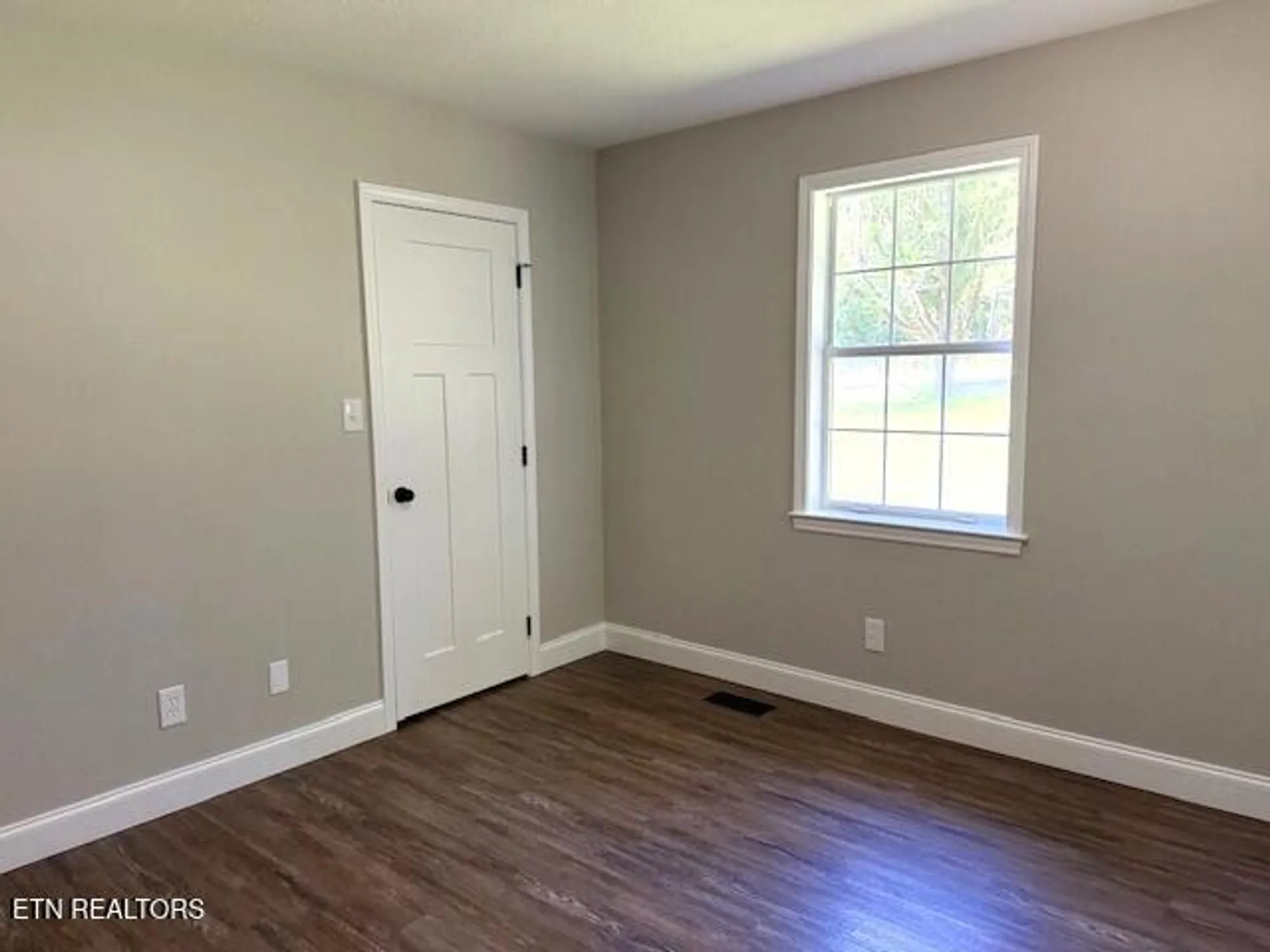 Property Slideshow image 19 of 31 | 506 snead dr, Crossville, TN, 38558