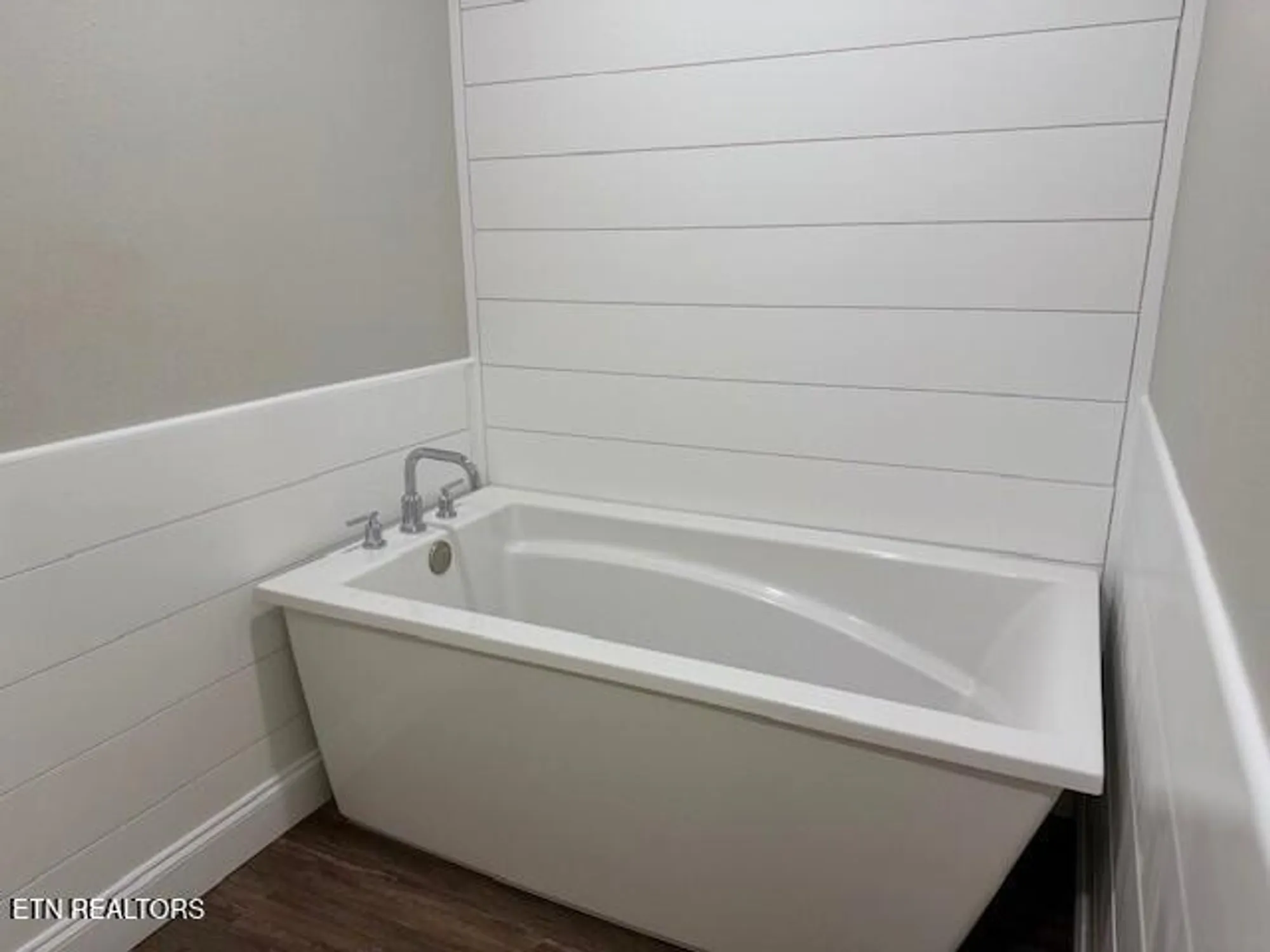 Property Slideshow image 26 of 31 | 506 snead dr, Crossville, TN, 38558