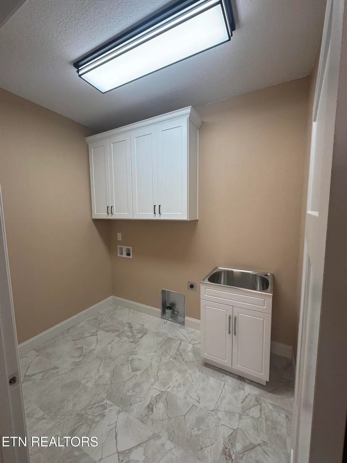 Property Slideshow image 12 of 18 | 164 hawes cir, Crossville, TN, 38558