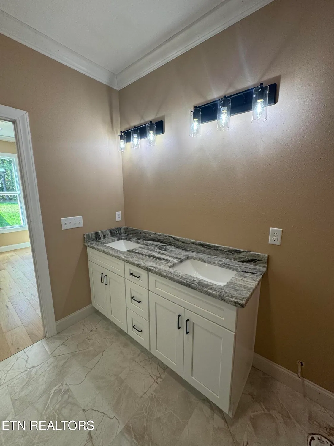 Property Slideshow image 11 of 18 | 164 hawes cir, Crossville, TN, 38558