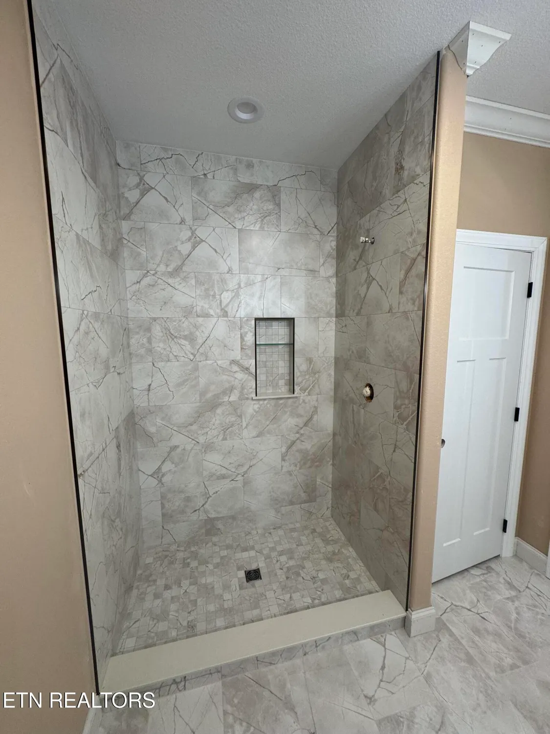 Property Slideshow image 10 of 18 | 164 hawes cir, Crossville, TN, 38558