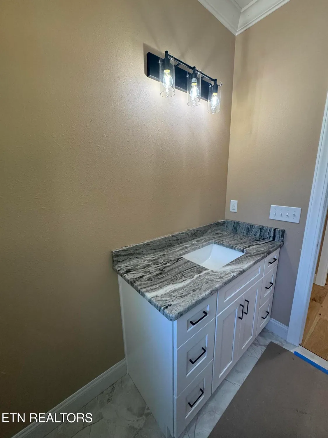 Property Slideshow image 15 of 18 | 164 hawes cir, Crossville, TN, 38558