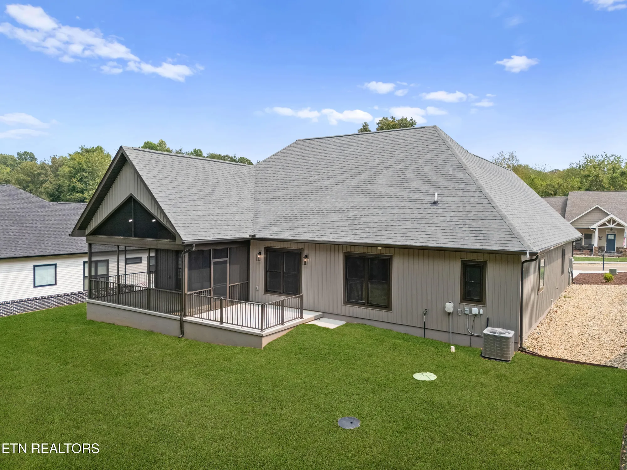 Property Slideshow image 4 of 16 | 123 gado way, Loudon, TN, 37774