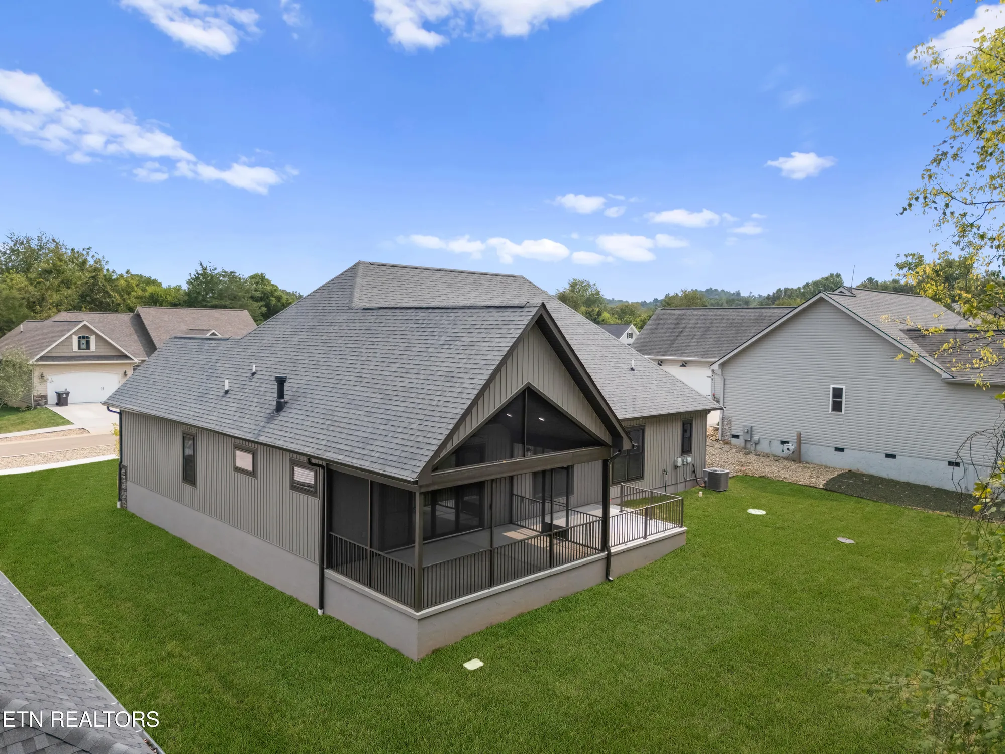 Property Slideshow image 5 of 16 | 123 gado way, Loudon, TN, 37774