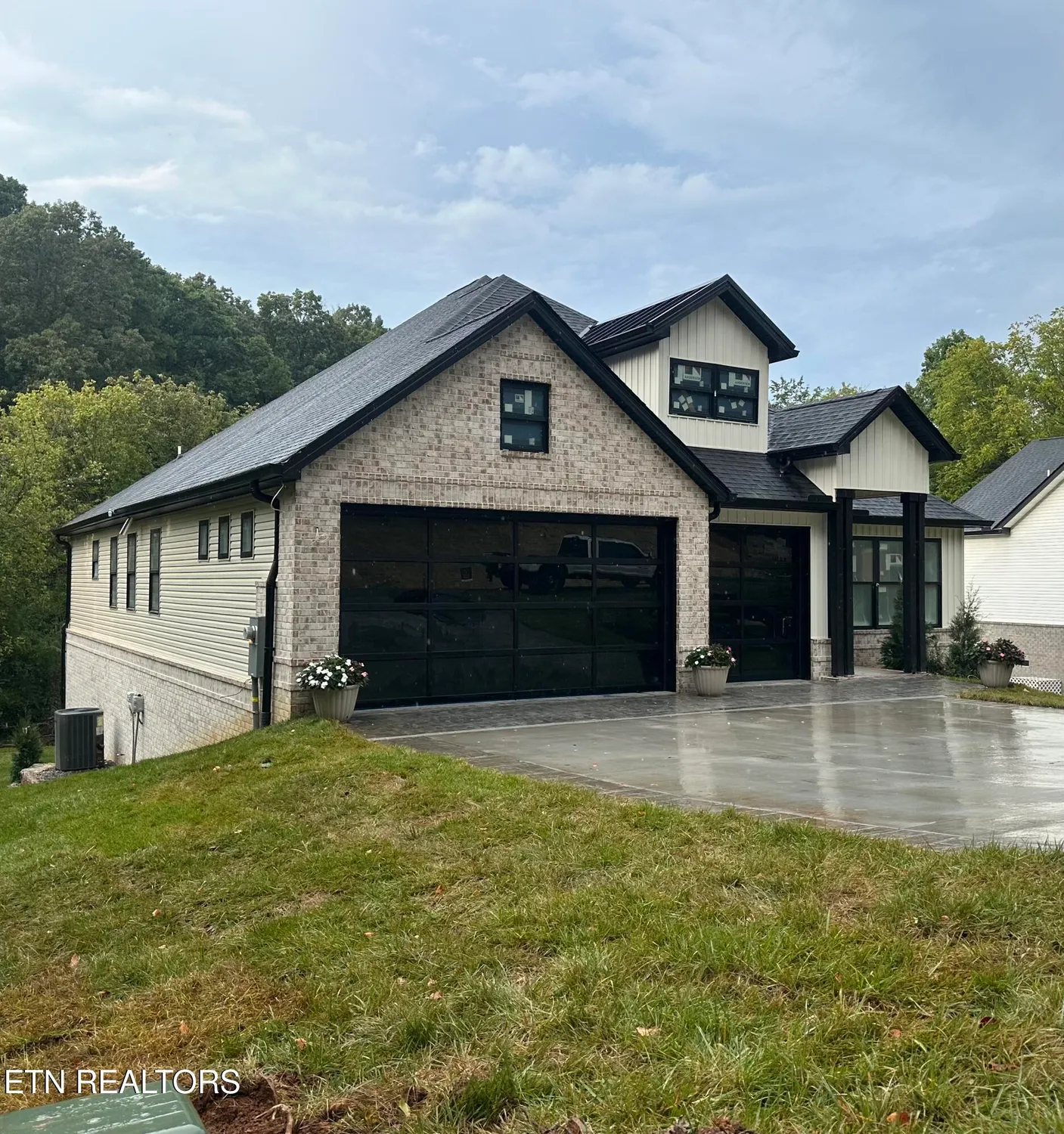 Property Slideshow image 4 of 15 | 279 ootsima way, Loudon, TN, 37774